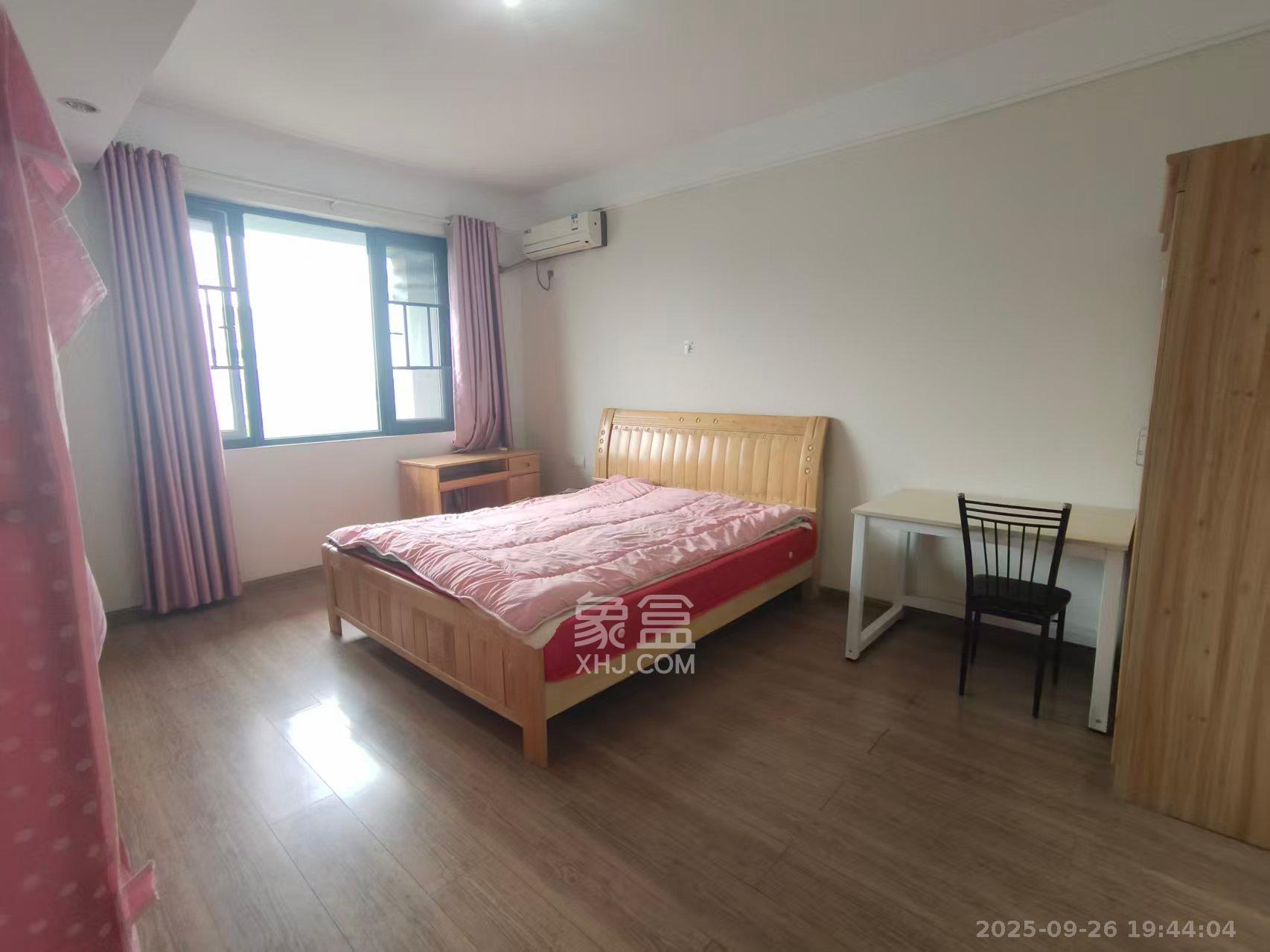 阳光100三期  3室2厅1卫    2300.0元/月室内图