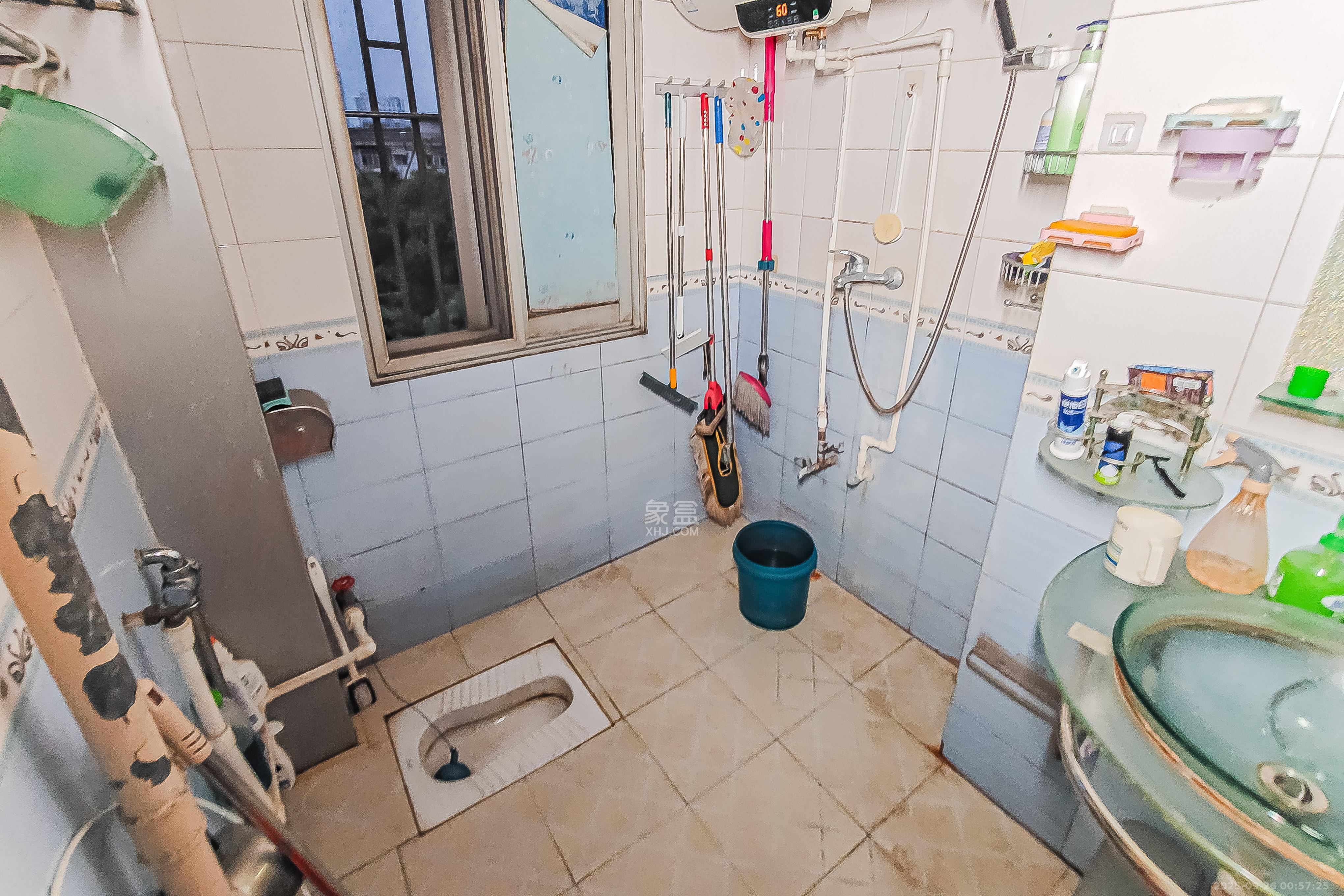 东瓜山三村(东电社区) 2室1厅1卫 50.0万 东瓜山三村(东电社区) 2室1厅1卫 50.0万卫生间