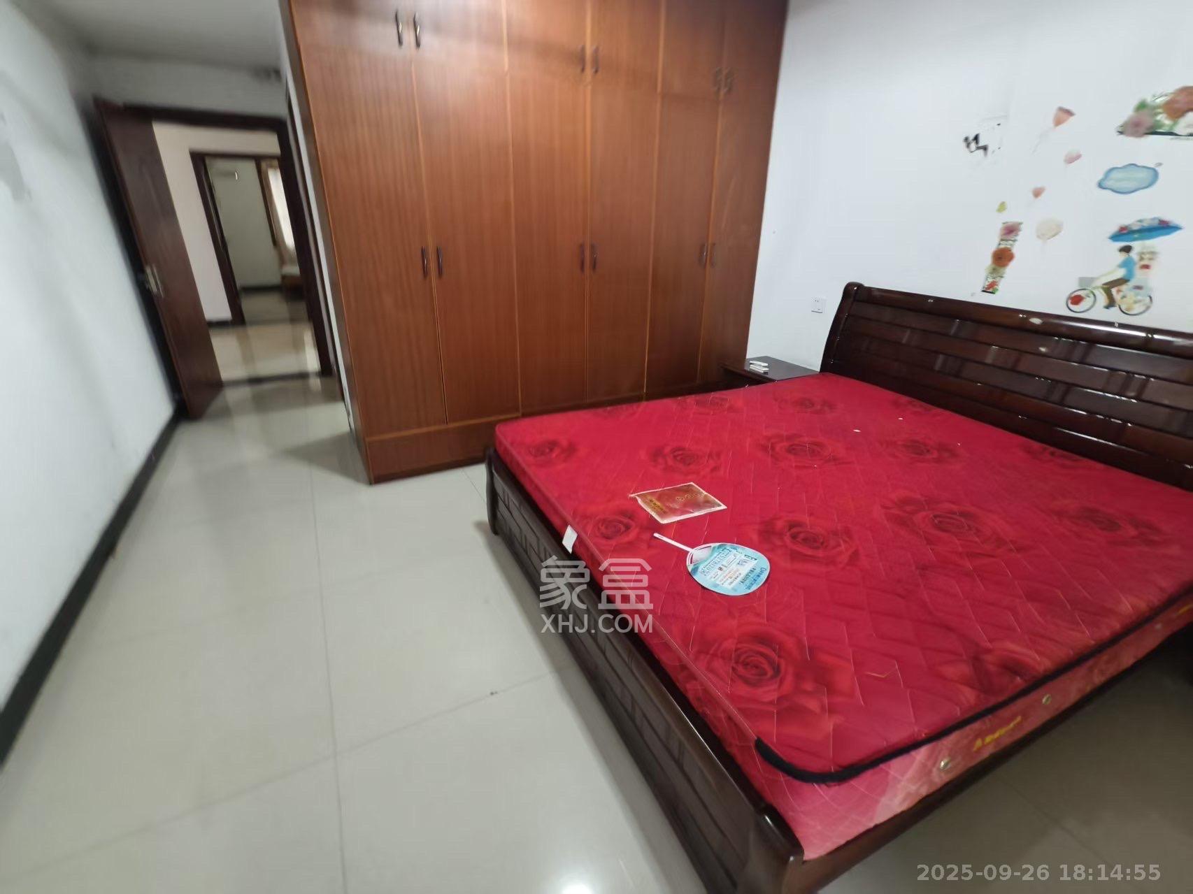 莲湖汽配城  3室2厅1卫    1800.0元/月室内图