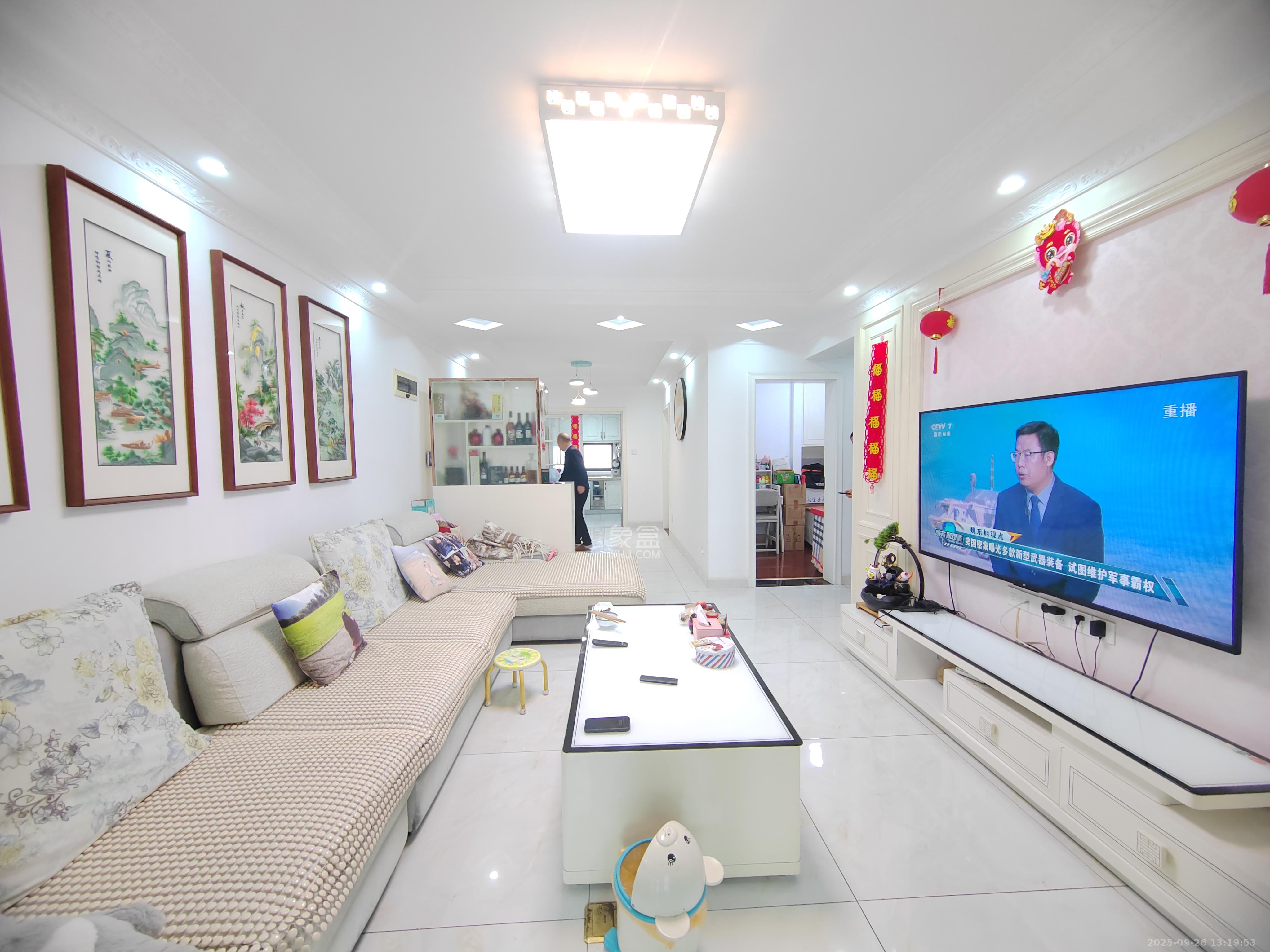 绿地中央广场 3室2厅1卫 3300.0元/月 绿地中央广场 3室2厅1卫 3300.0元/月室内图