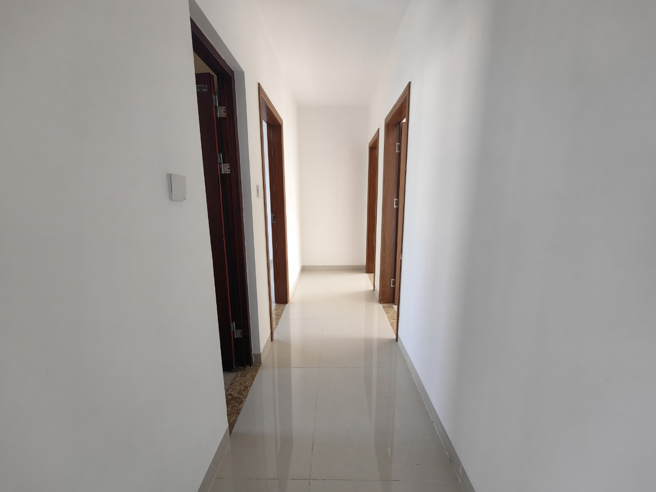 龙城新景  3室2厅2卫    143.0万客厅