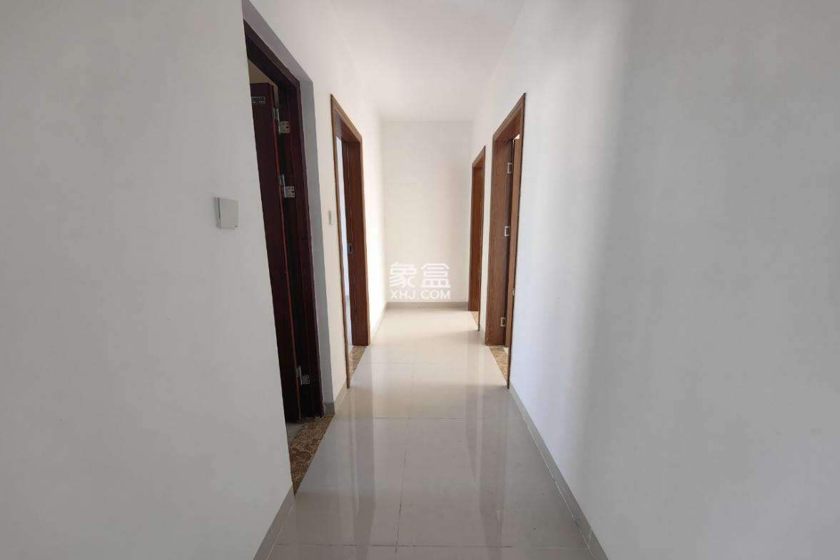 龙城新景 3室2厅2卫 143.0万 龙城新景 3室2厅2卫 143.0万客厅