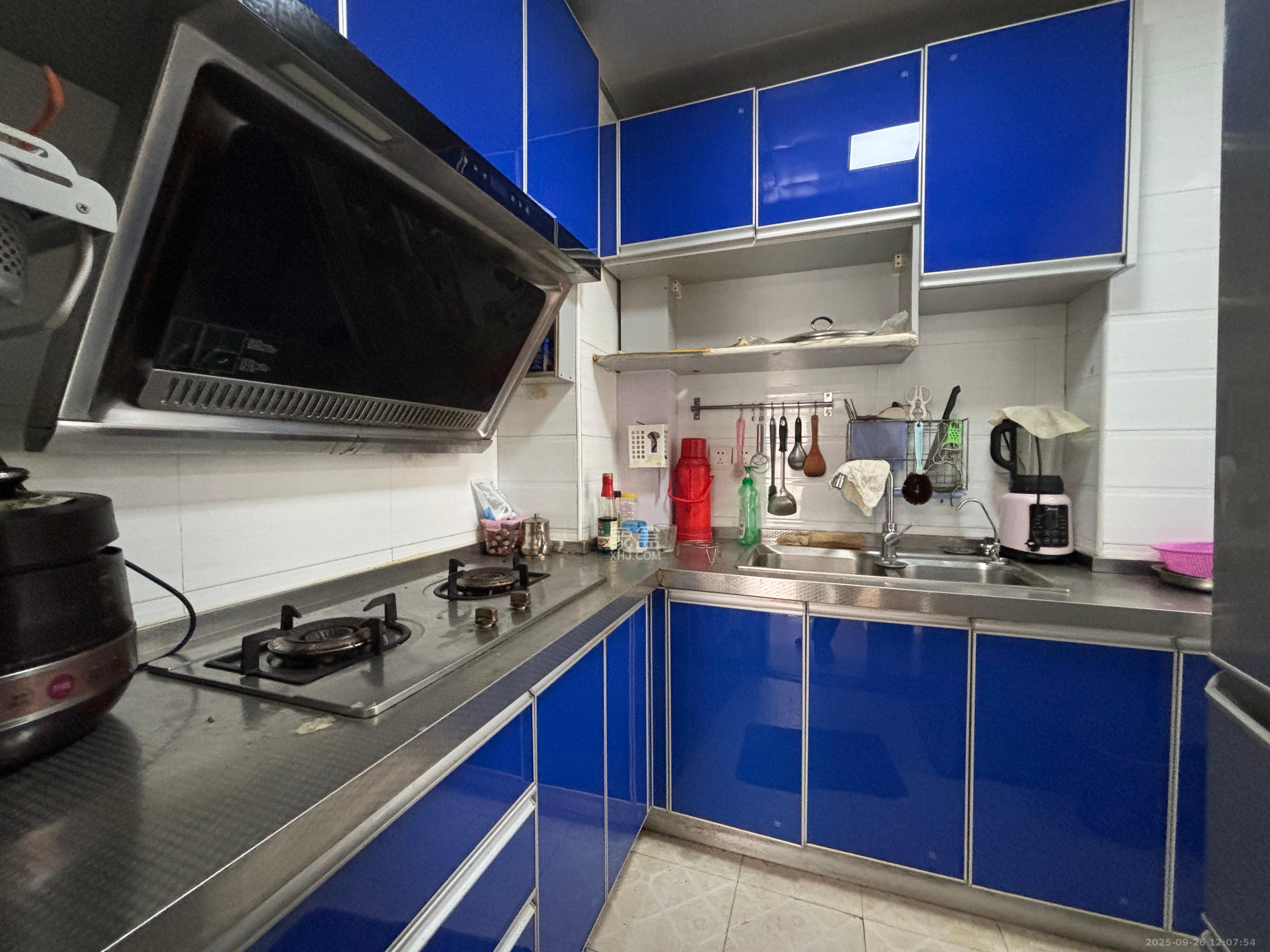 天天向上  3室2厅1卫    2300.0元/月室内图