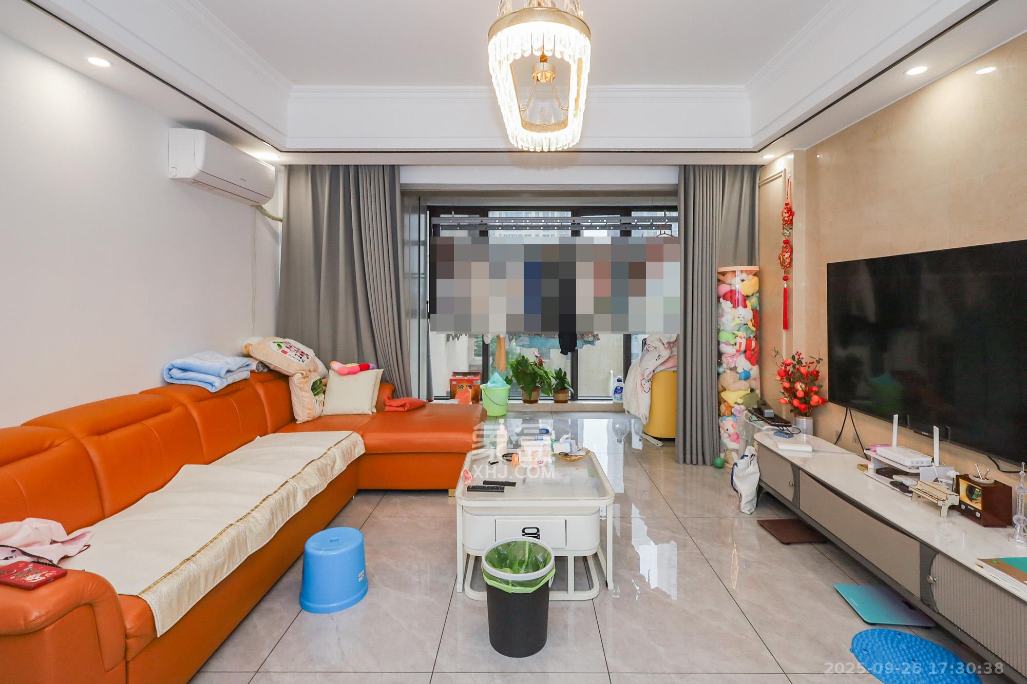 钰龙天下二期(钰龙佳园) 3室2厅2卫 260.0万 钰龙天下二期(钰龙佳园) 3室2厅2卫 260.0万客厅