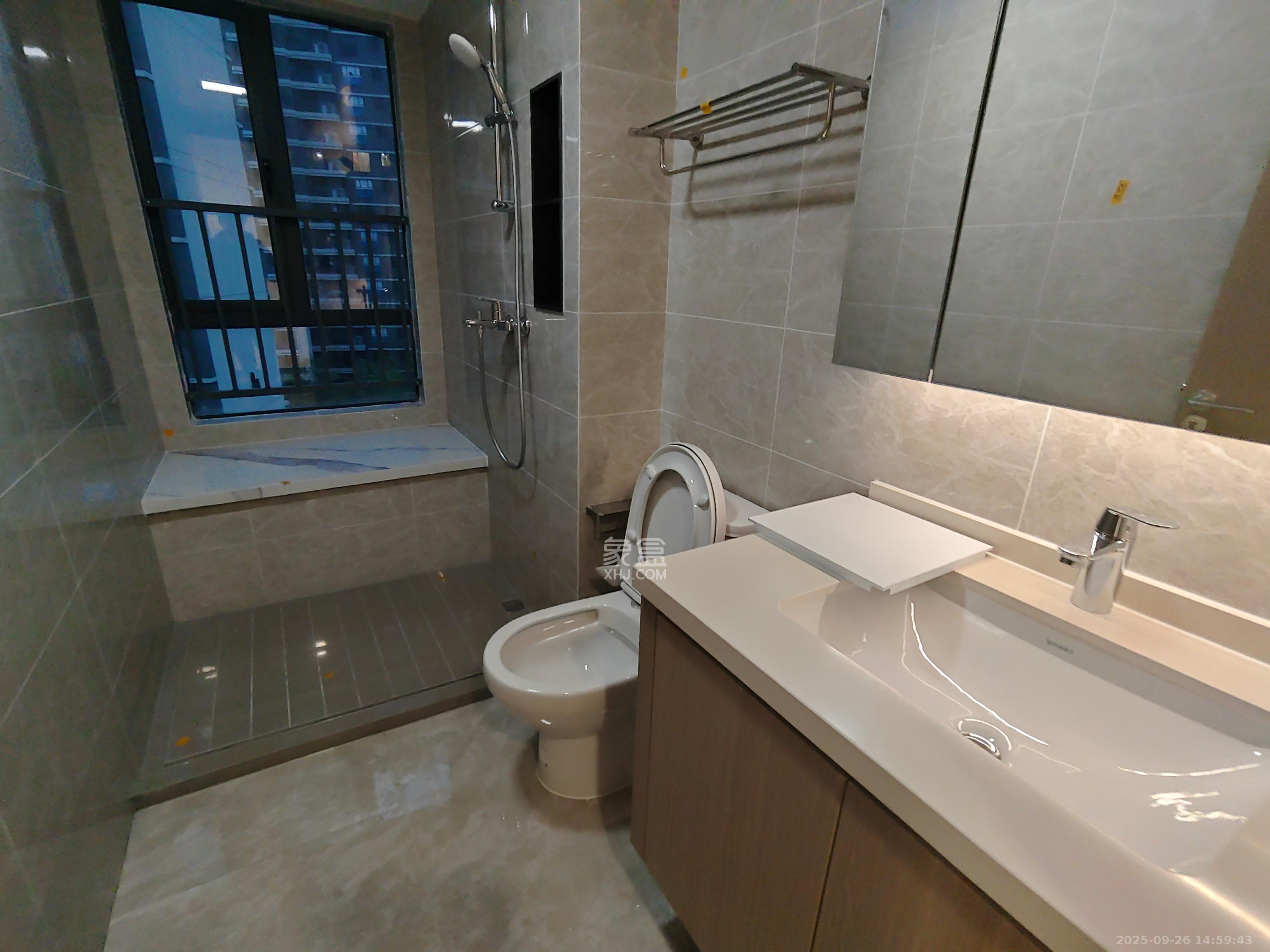 德奥上河城章  4室2厅2卫    3900.0元/月室内图