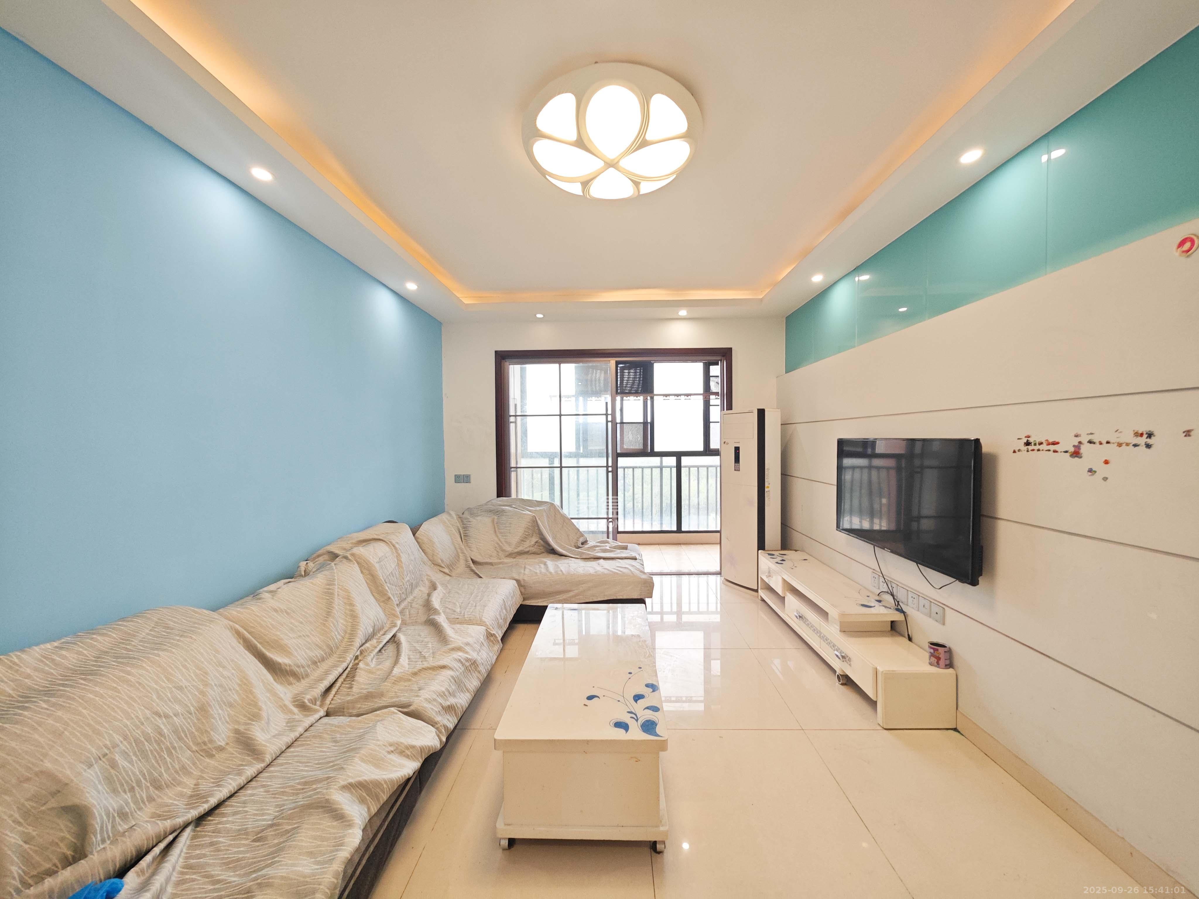 恒生碧水龙庭  3室2厅2卫    79.0万客厅