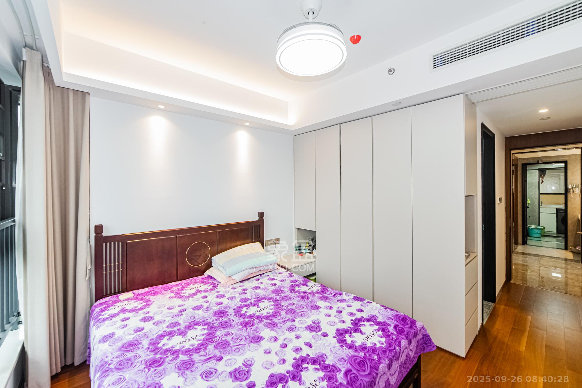 北辰瀚江府  3室2厅2卫    289.0万卧室