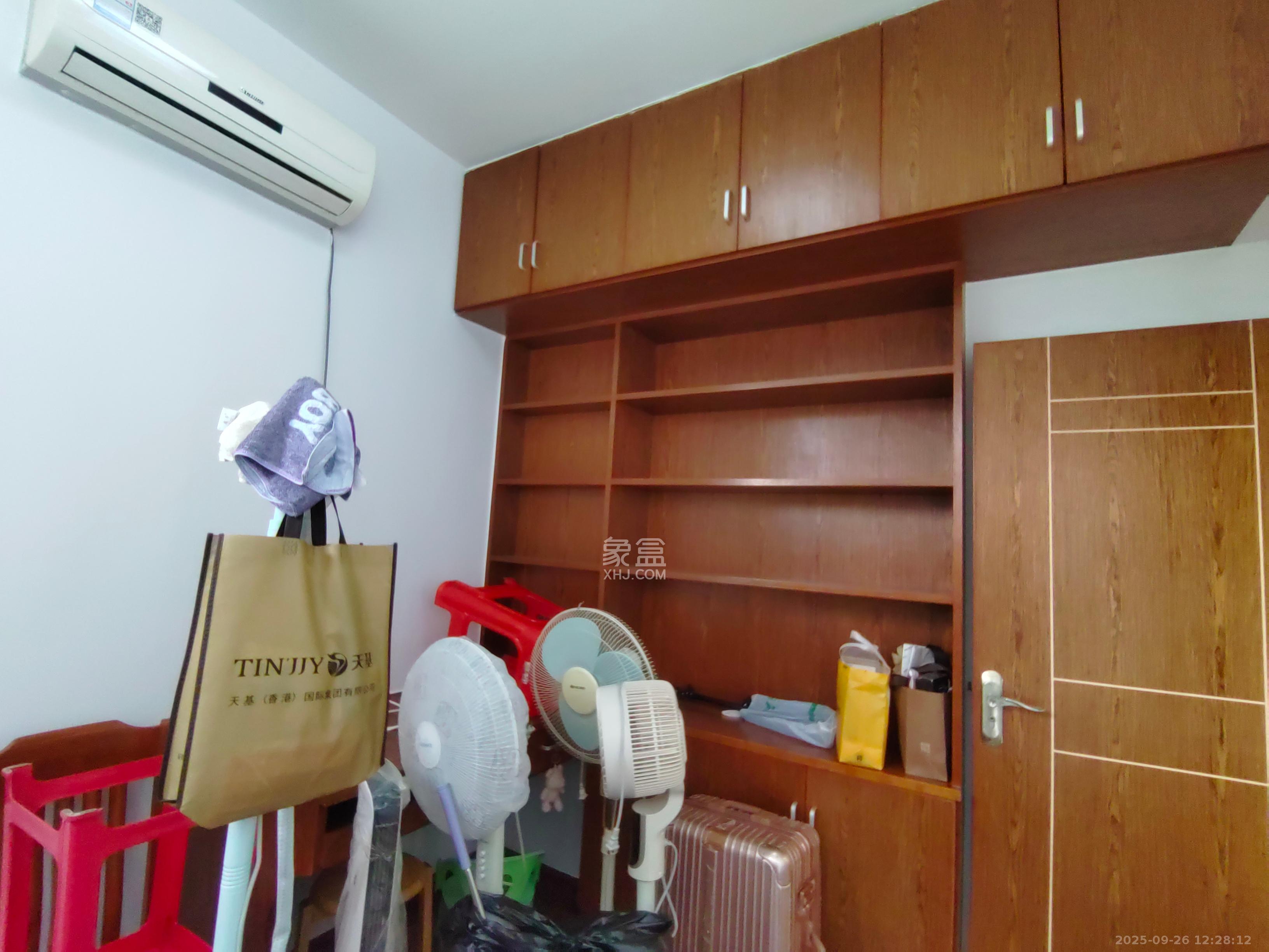 瑞都华庭(华庭美苑) 3室2厅1卫 2100.0元/月 瑞都华庭(华庭美苑) 3室2厅1卫 2100.0元/月室内图