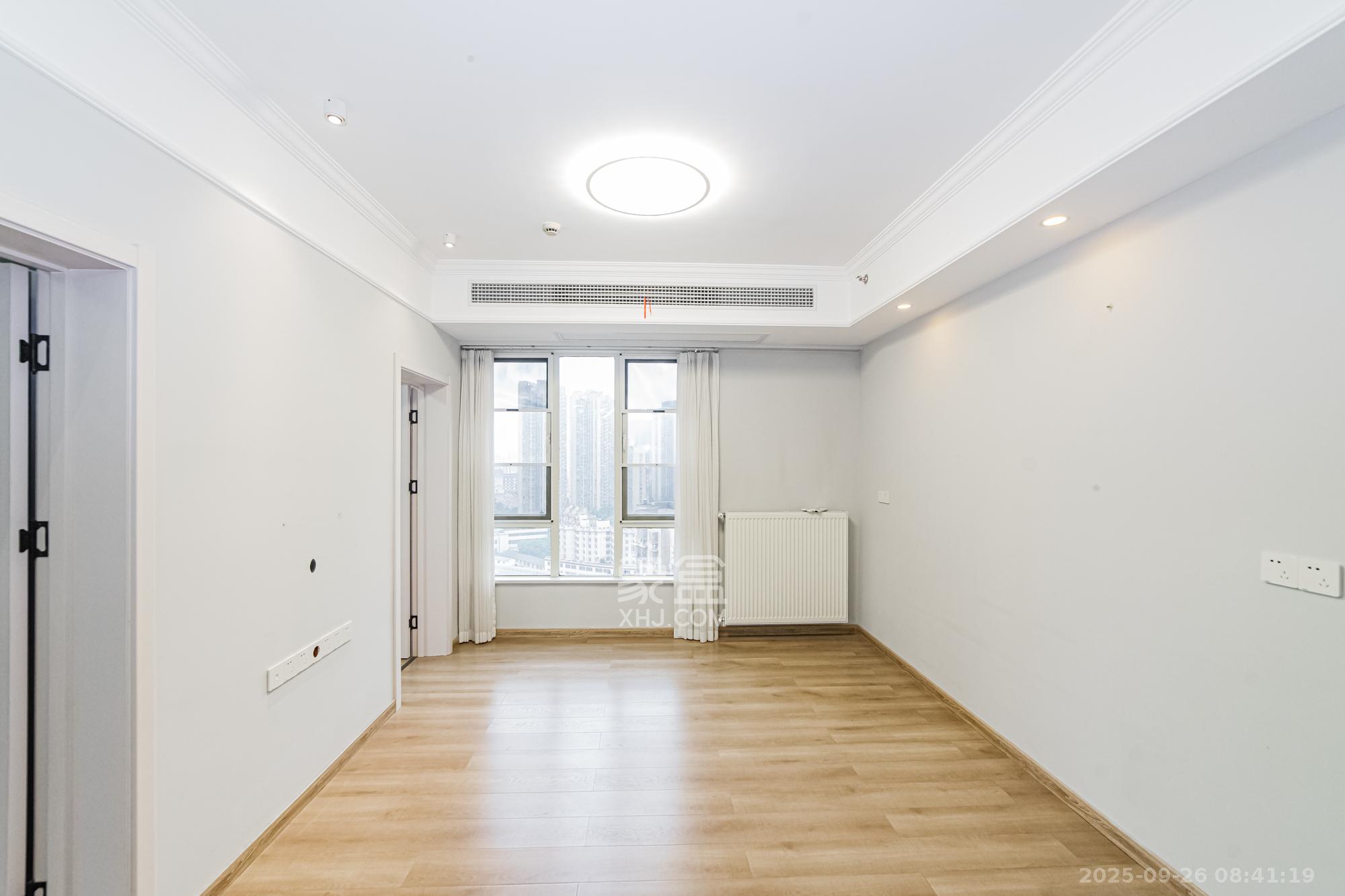 北辰三角洲E7区 3室2厅1卫 110.0万 北辰三角洲E7区 3室2厅1卫 110.0万客厅