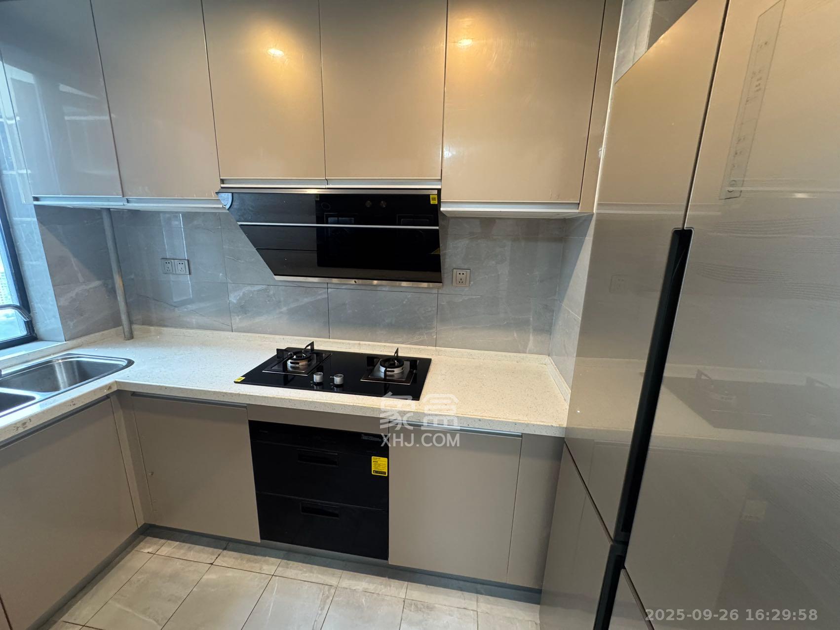 绿地长沙城际空间站(绿地新里佳苑) 4室2厅2卫 3800.0元/月 绿地长沙城际空间站(绿地新里佳苑) 4室2厅2卫 3800.0元/月室内图