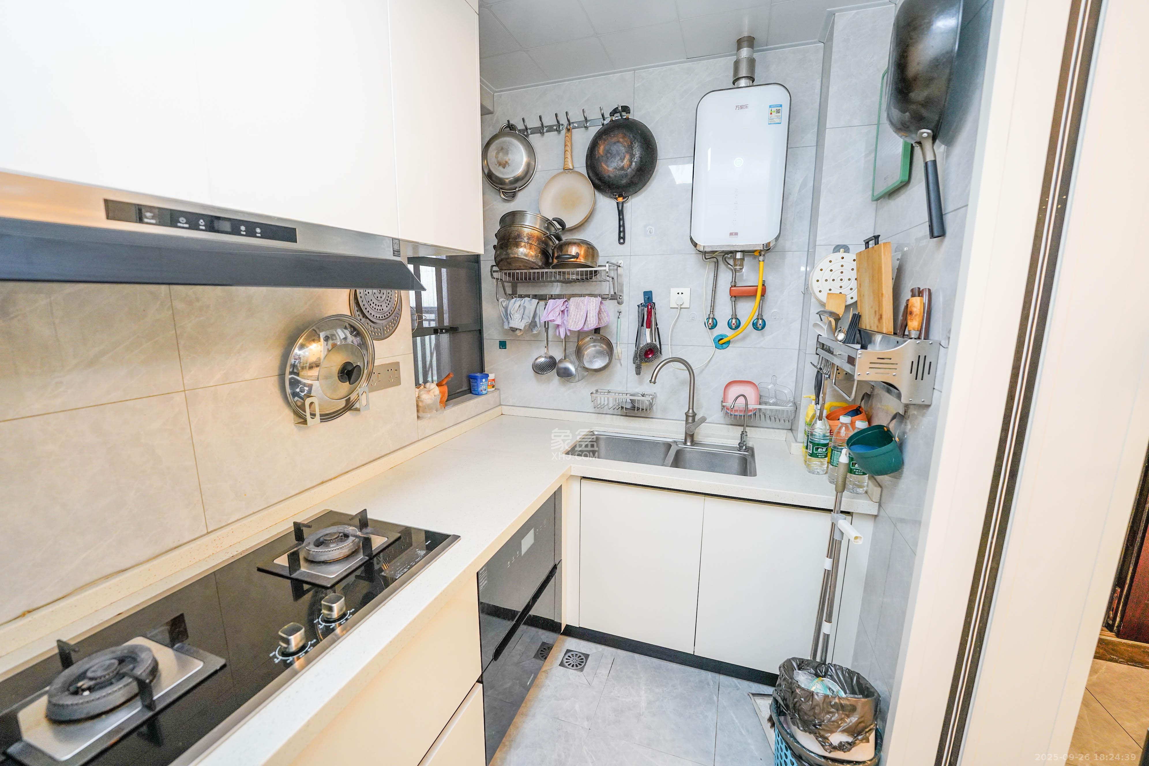 五矿万境蓝山  3室2厅2卫    110.0万厨房