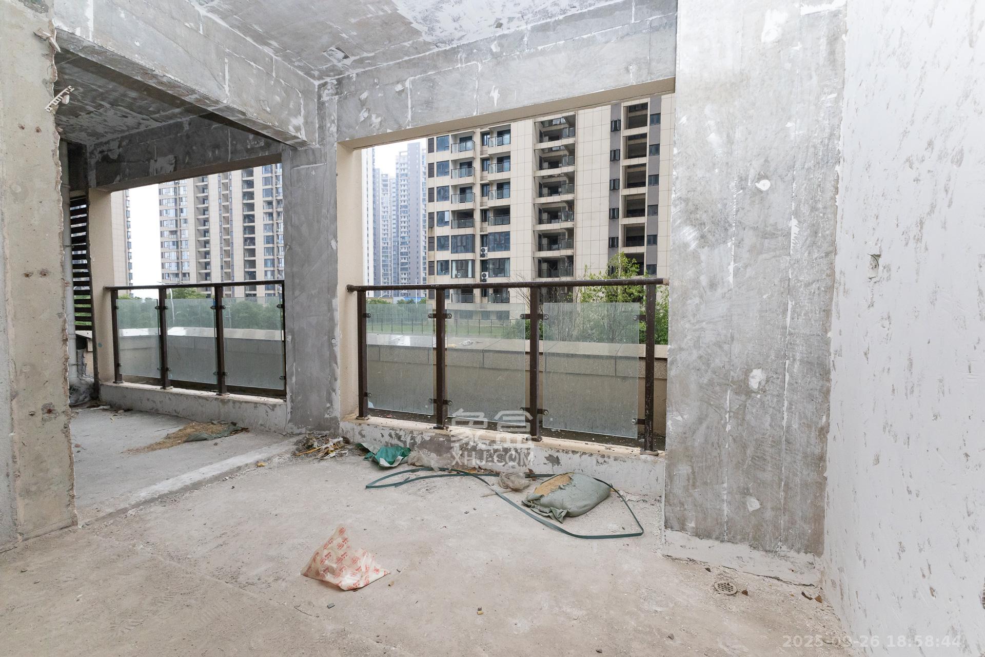 润和湘江天地C区 4室2厅2卫 135.0万 润和湘江天地C区 4室2厅2卫 135.0万阳台