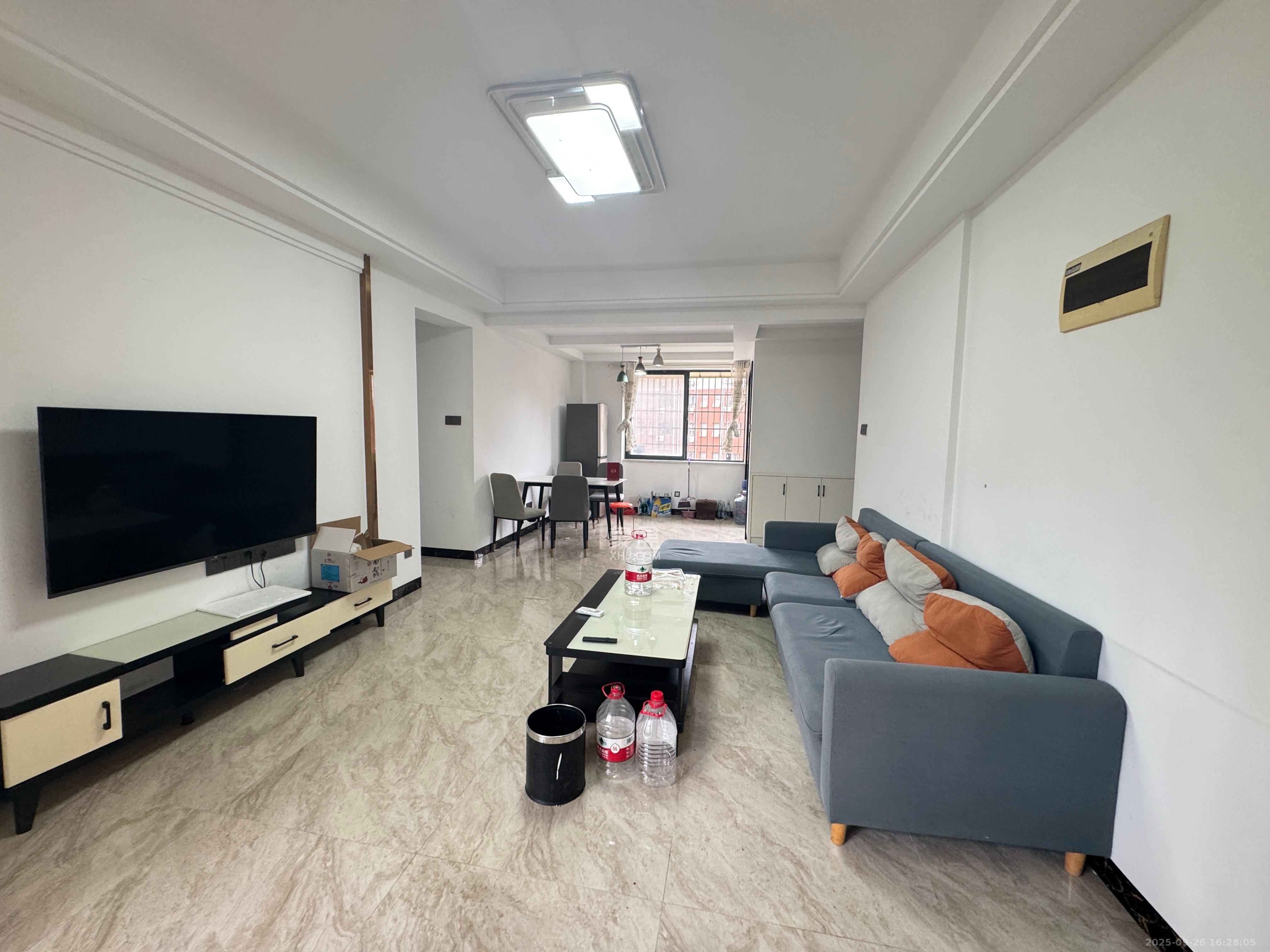 月亮湾草莓街区一、二期 4室2厅1卫 2300.0元/月 月亮湾草莓街区一、二期 4室2厅1卫 2300.0元/月室内图