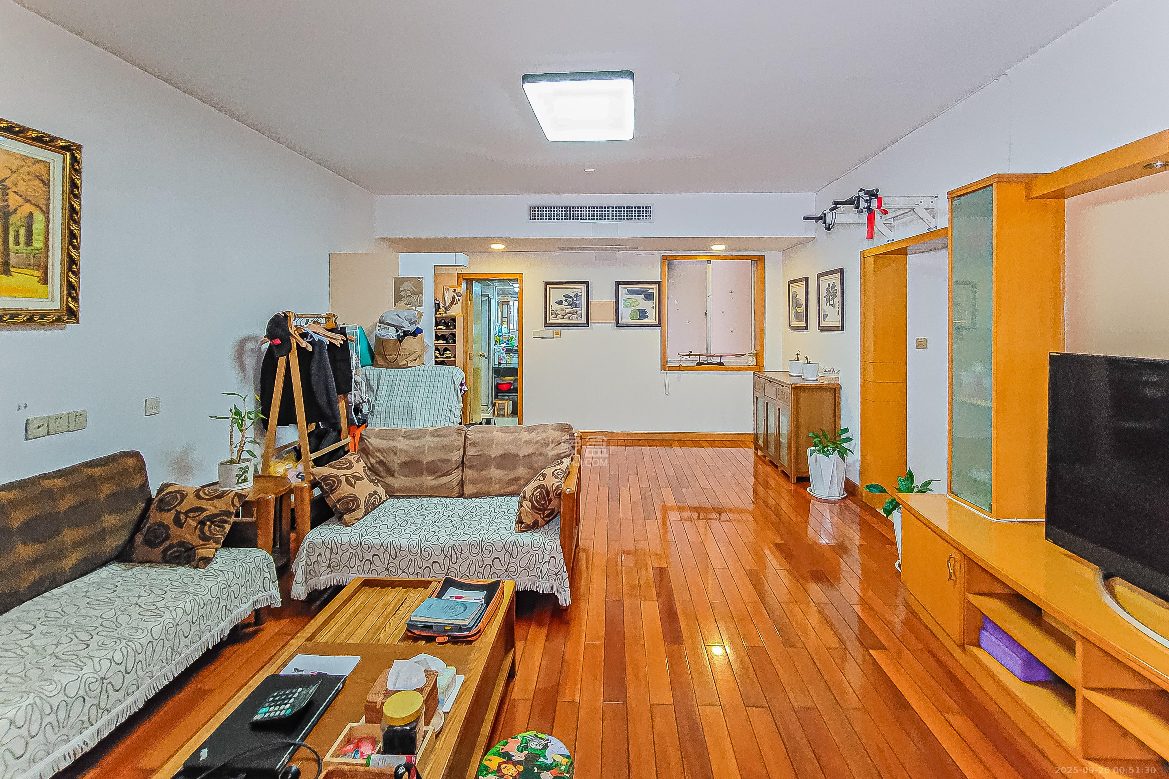 湘农桥社区 3室2厅2卫 188.0万 湘农桥社区 3室2厅2卫 188.0万客厅