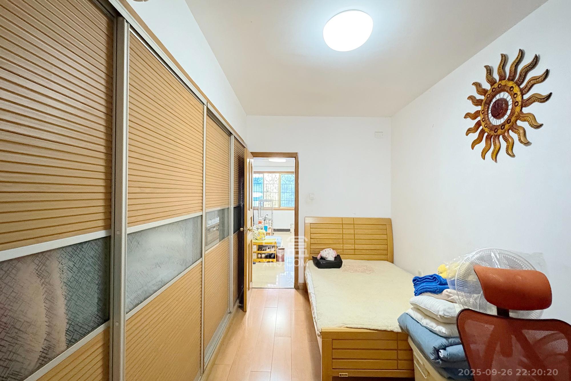 南明苑西区 3室2厅2卫 82.0万 南明苑西区 3室2厅2卫 82.0万卧室