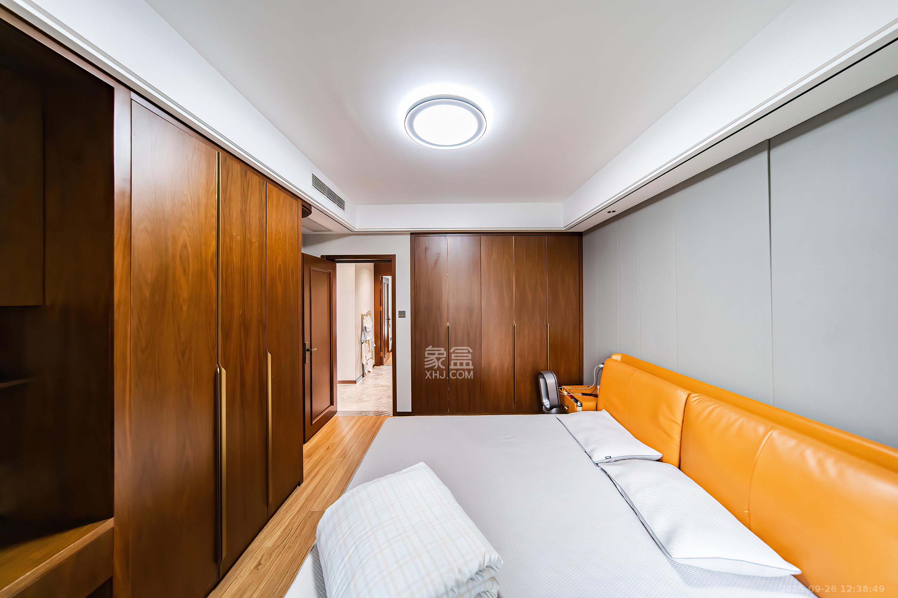 蓝光雍锦半岛 4室2厅2卫 180.0万 蓝光雍锦半岛 4室2厅2卫 180.0万卧室