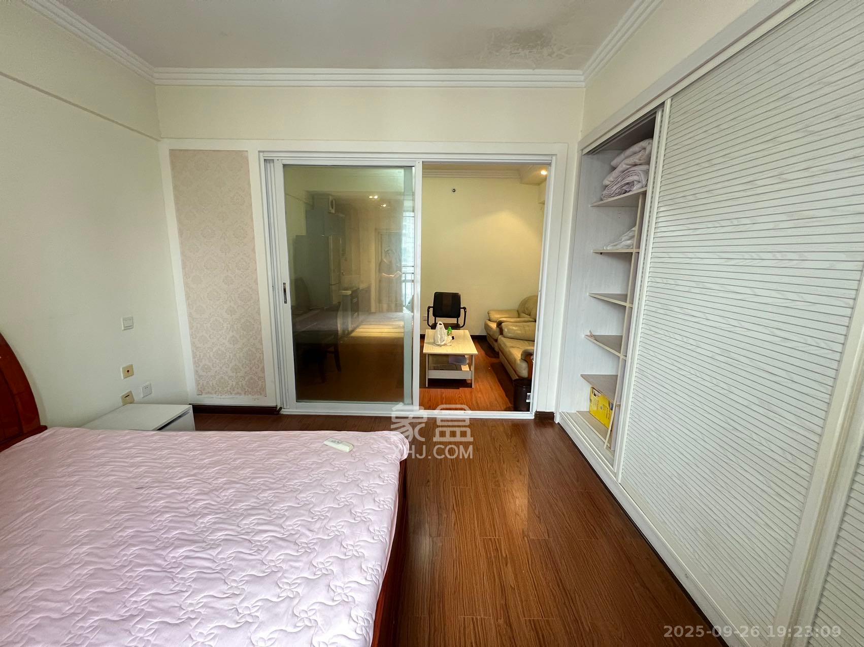 西子一间 1室1厅1卫 1700.0元/月 西子一间 1室1厅1卫 1700.0元/月室内图