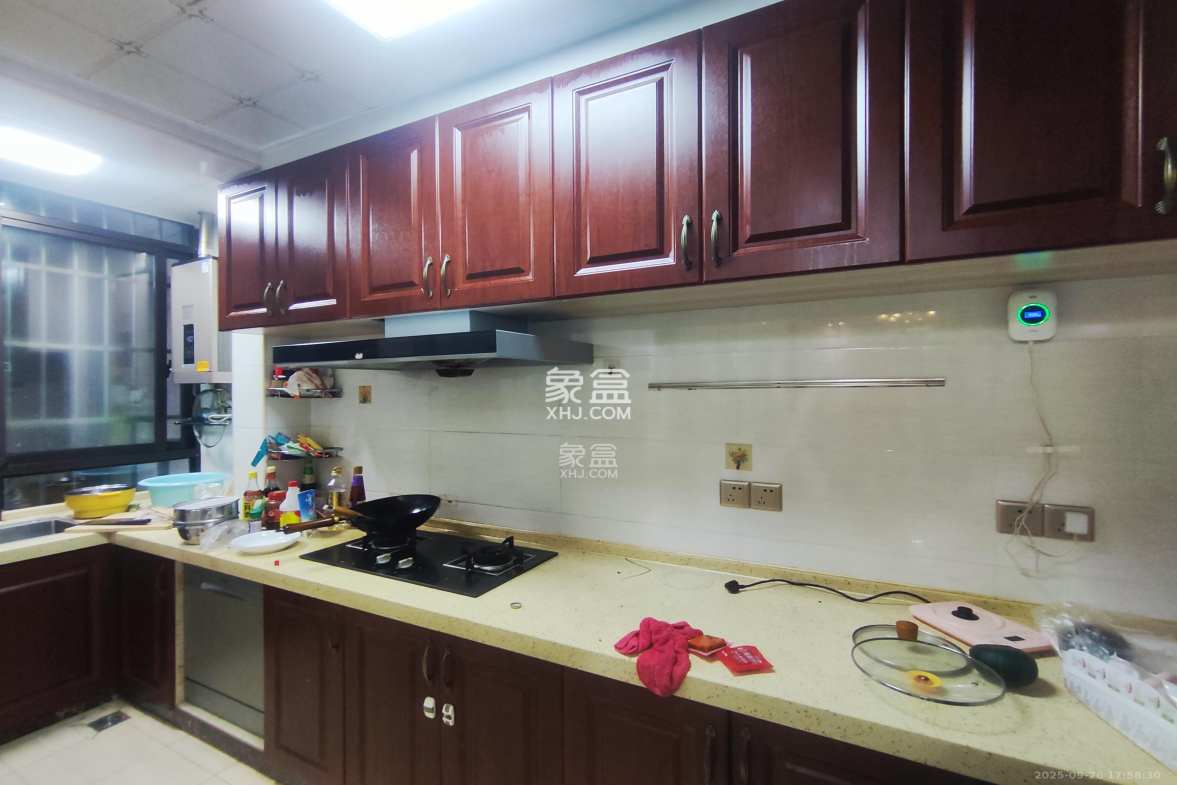 华润凤凰城三期 3室1厅2卫 2500.00元/月 华润凤凰城三期 3室1厅2卫 2500.00元/月室内图