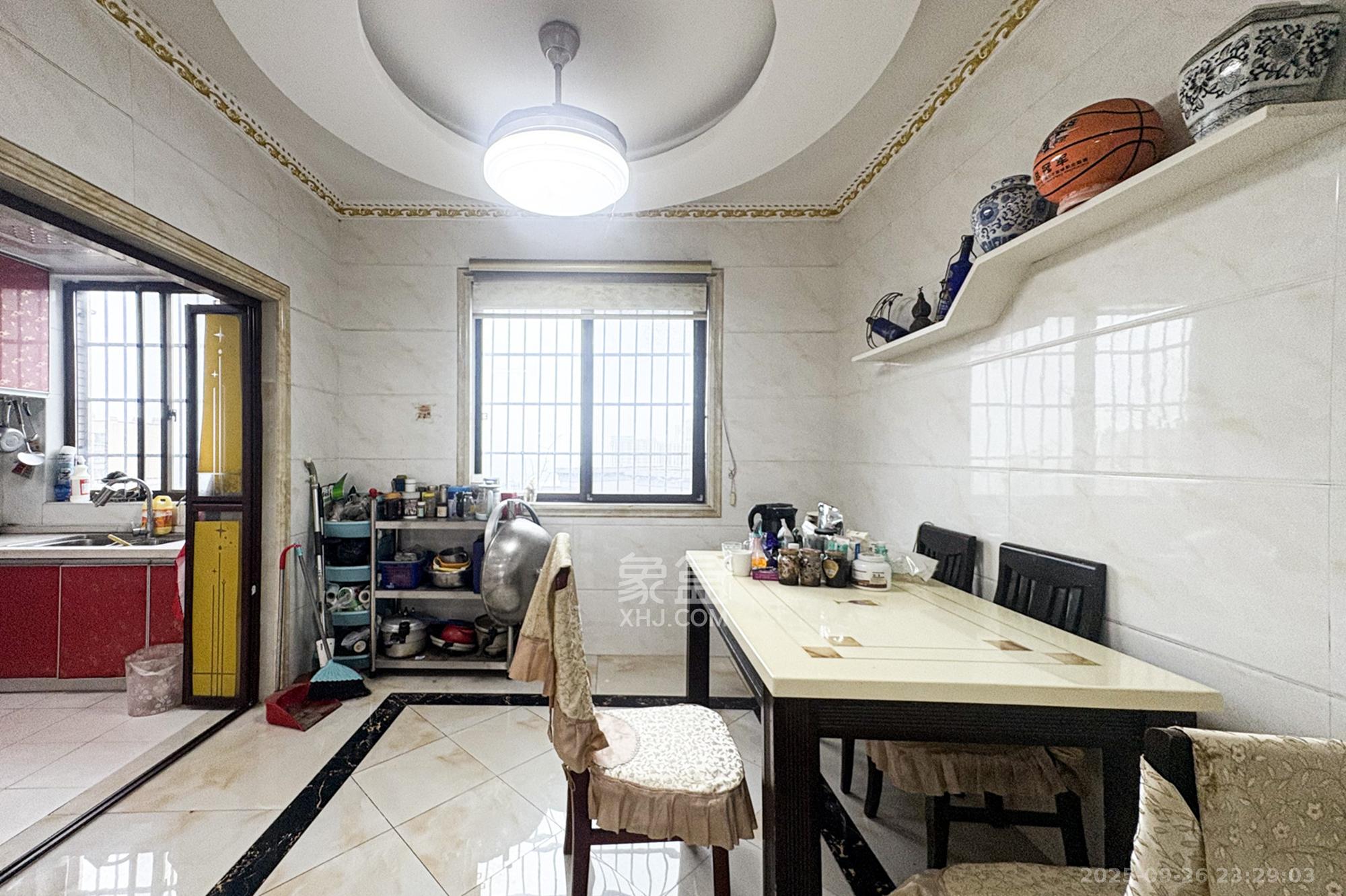 湖湾世景  4室2厅2卫    83.8万 湖湾世景  4室2厅2卫    83.8万客厅