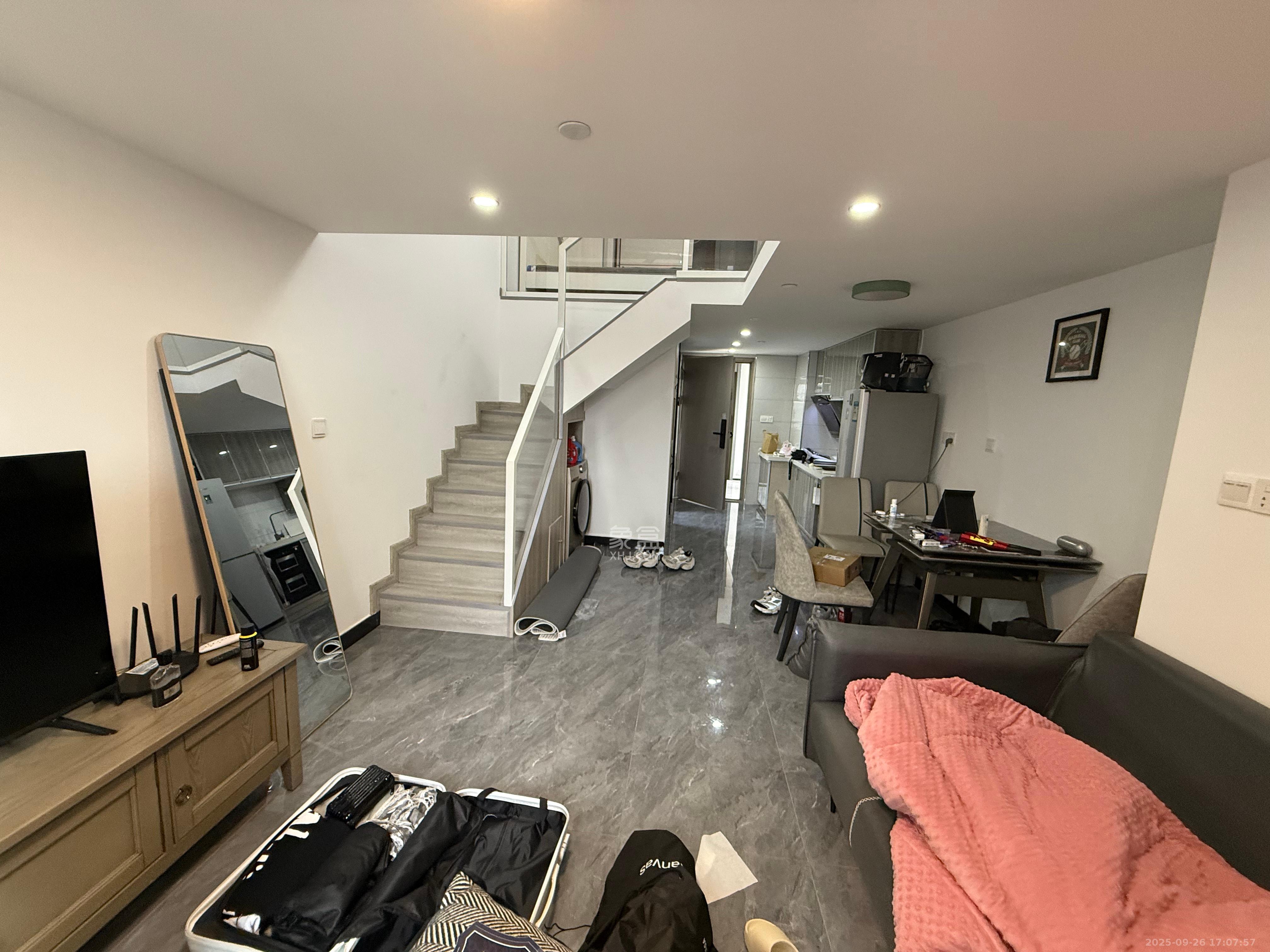 藏珑湖上公馆 1室1厅1卫 2400.0元/月 藏珑湖上公馆 1室1厅1卫 2400.0元/月室内图