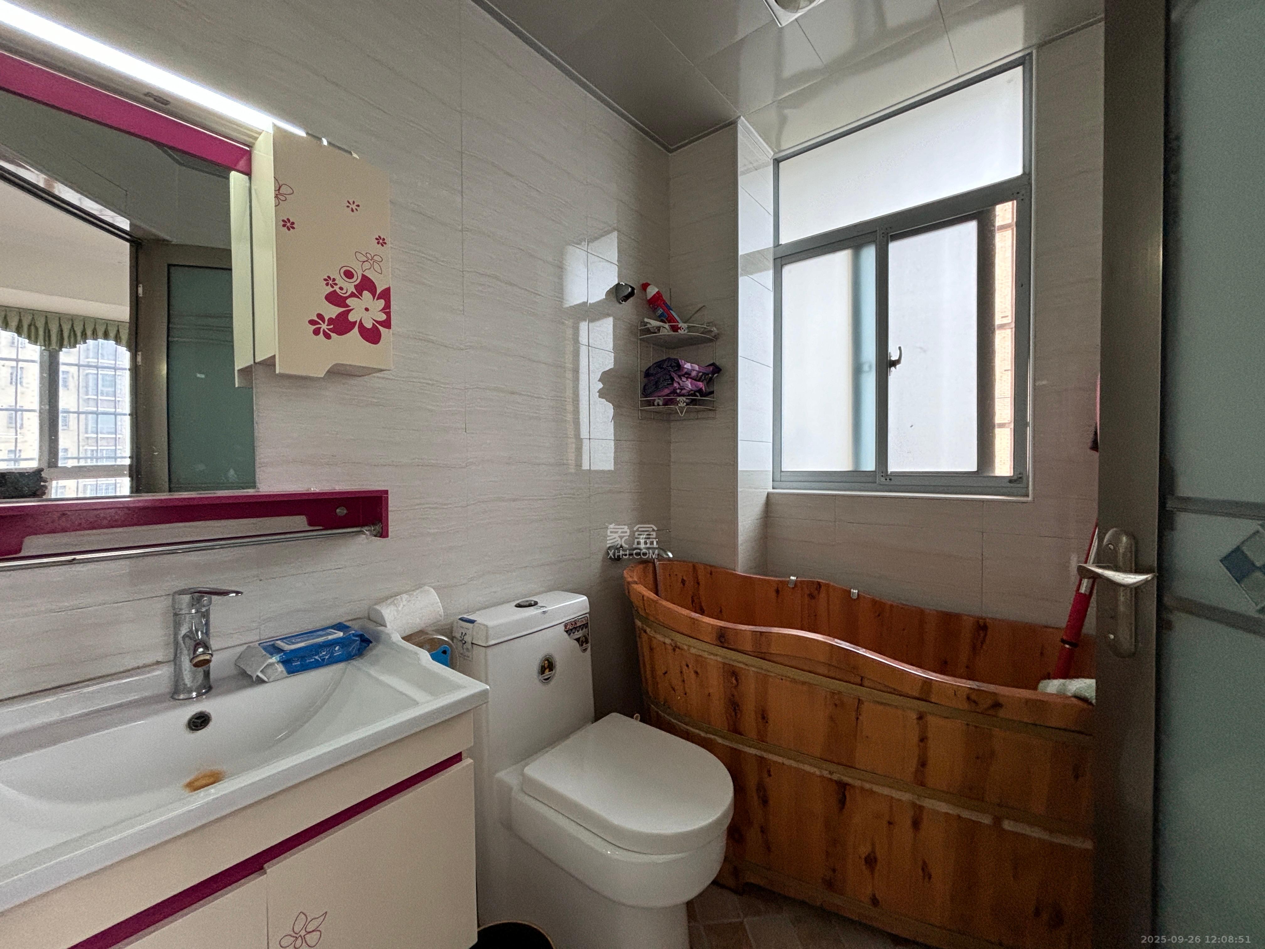 天天向上  3室2厅1卫    2300.0元/月室内图