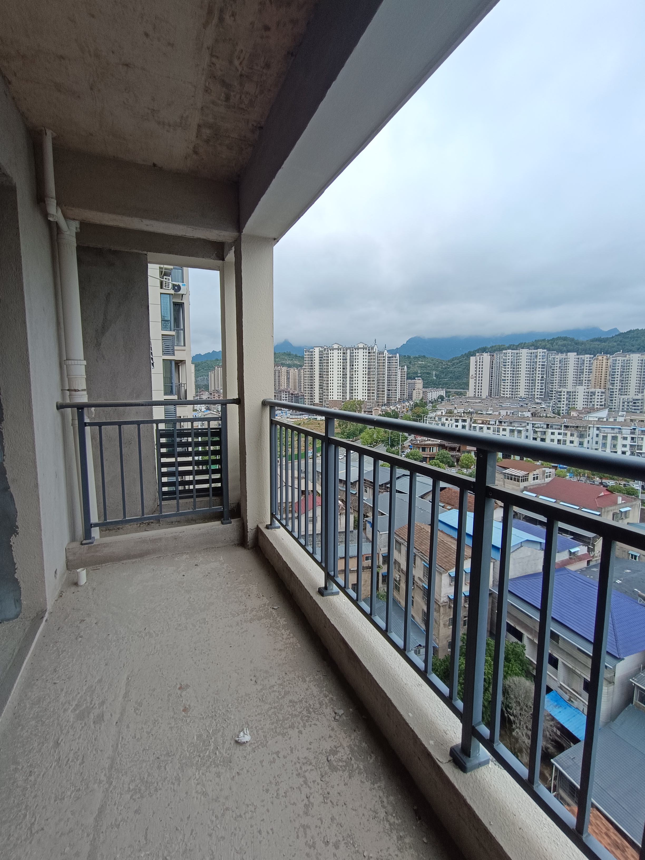 金域滨江 3室2厅1卫 60.0万 金域滨江 3室2厅1卫 60.0万客厅