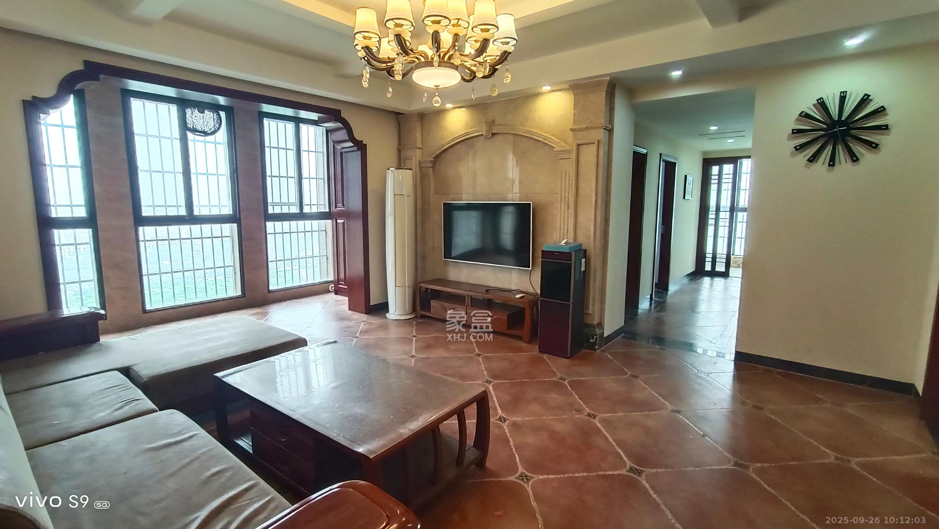 爱琴海岸  3室2厅2卫    2500.0元/月室内图