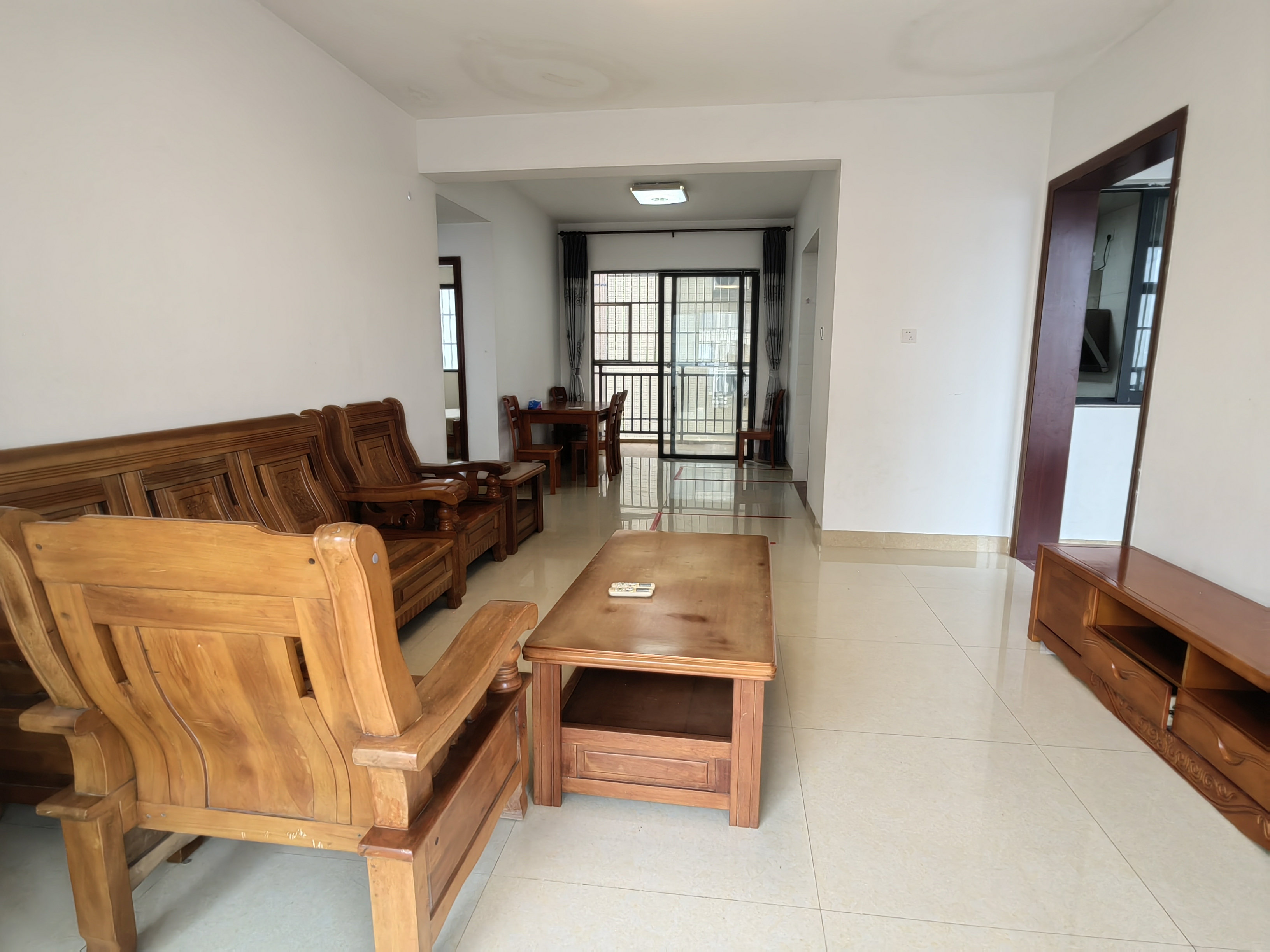 五源河公寓B区 3室2厅2卫 2600.0元/月 五源河公寓B区 3室2厅2卫 2600.0元/月室内图