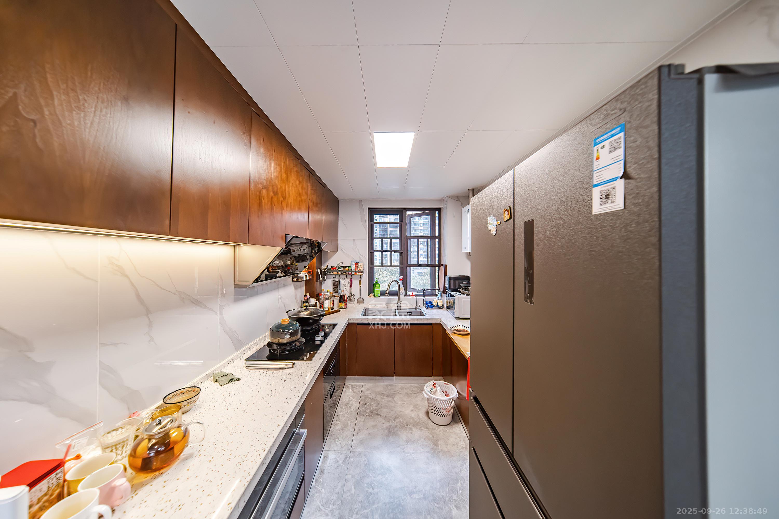 蓝光雍锦半岛 4室2厅2卫 180.0万 蓝光雍锦半岛 4室2厅2卫 180.0万厨房