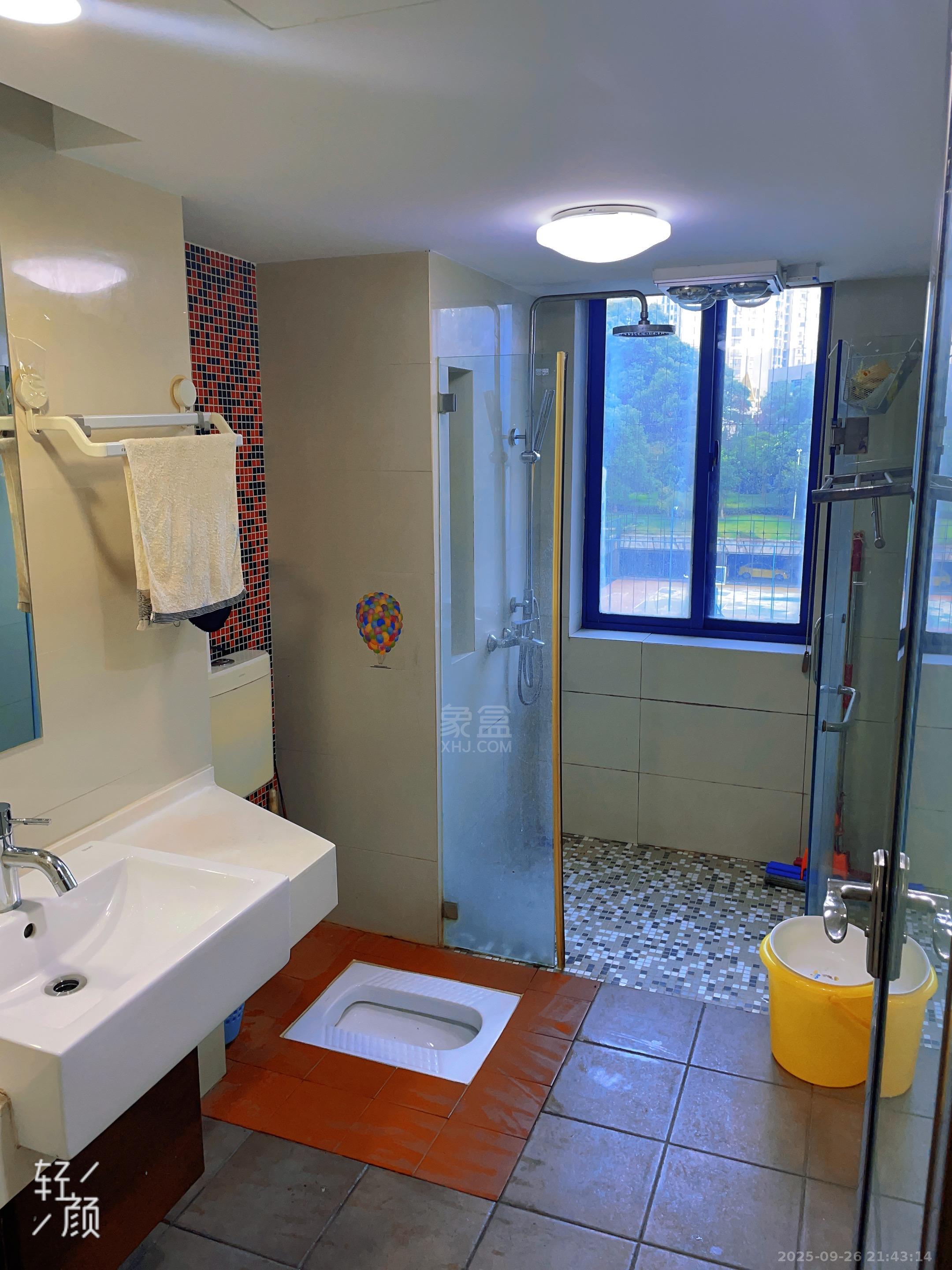 山水国际  4室2厅1卫    2500.0元/月室内图