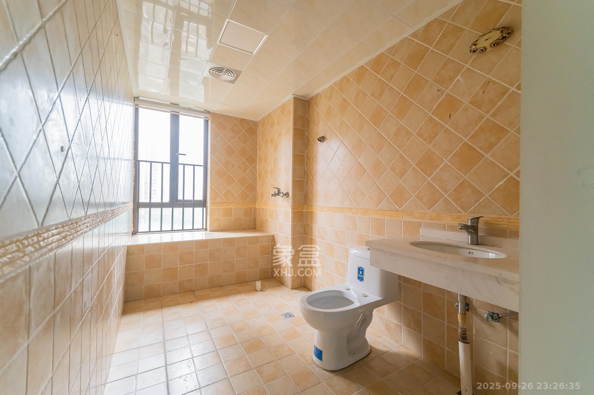 华润凤凰城三期 3室2厅2卫 95.0万 华润凤凰城三期 3室2厅2卫 95.0万其他