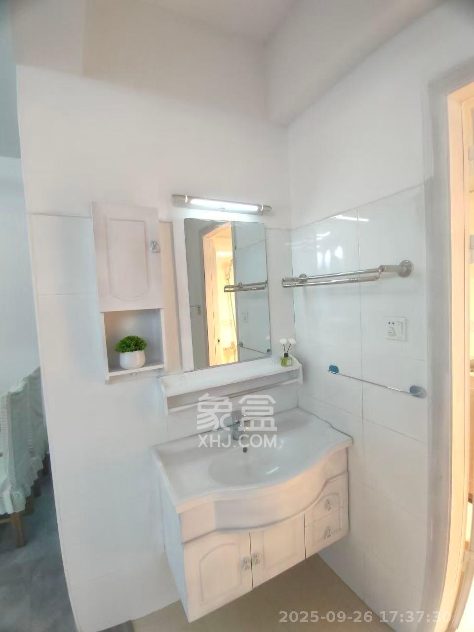 钱隆学府一、二期 2室2厅1卫 2100.0元/月 钱隆学府一、二期 2室2厅1卫 2100.0元/月室内图