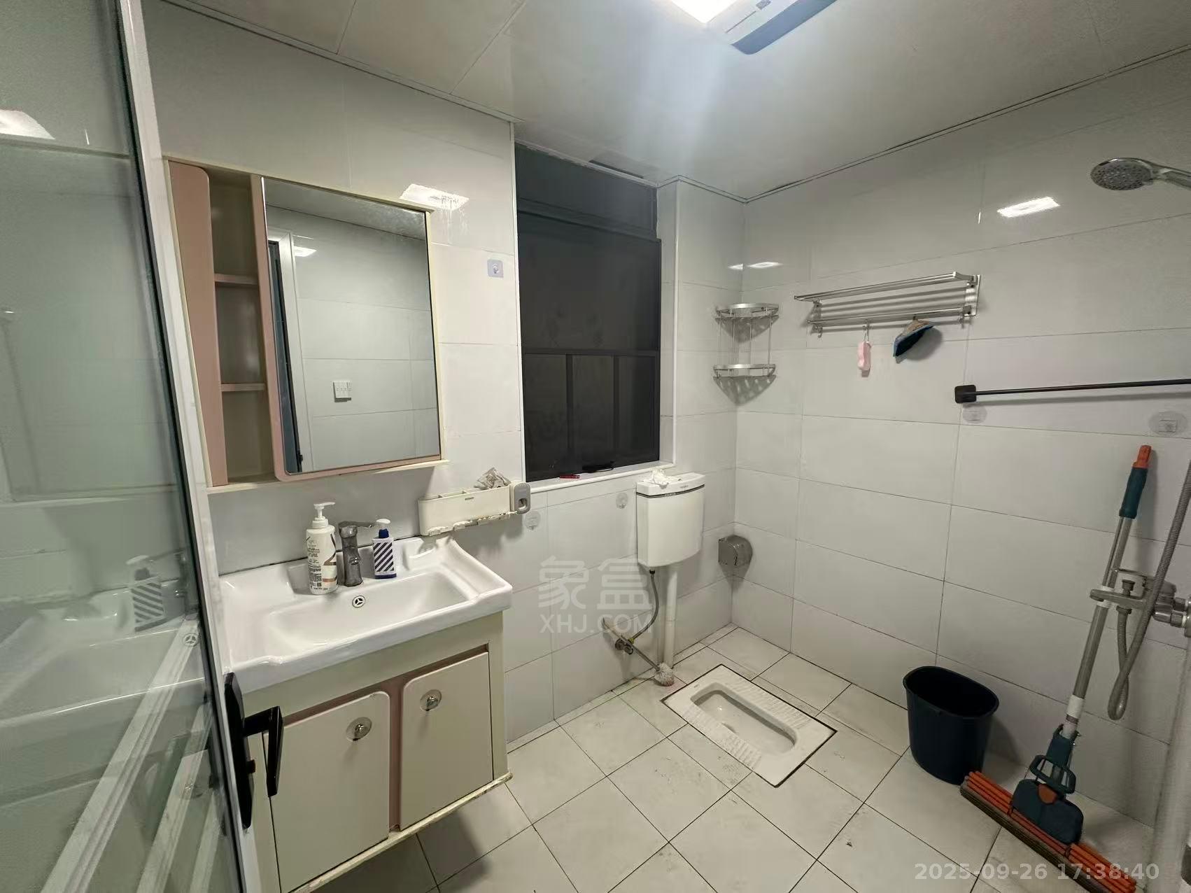 春藤小镇 3室2厅1卫 1800.0元/月 春藤小镇 3室2厅1卫 1800.0元/月室内图