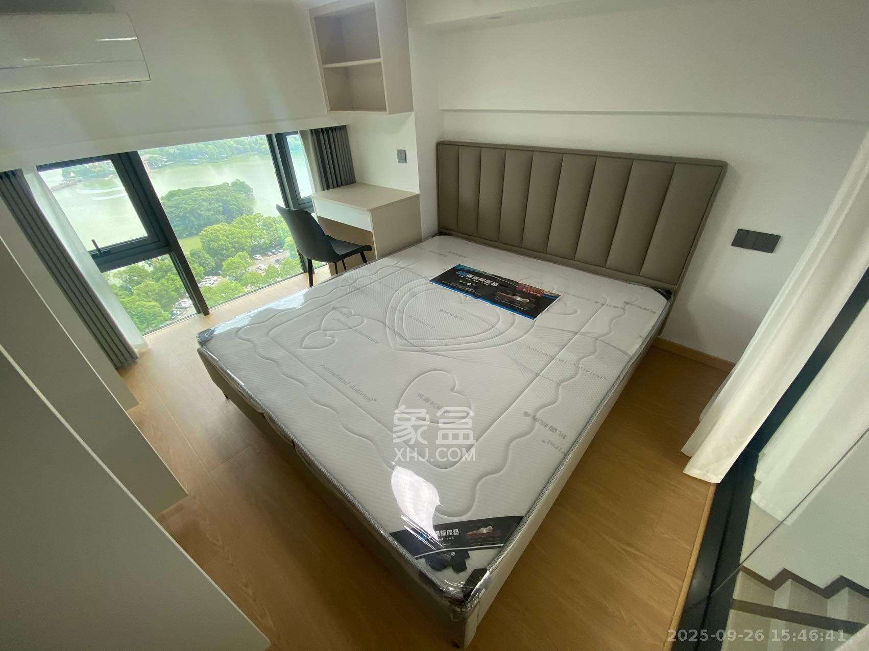 绿地V岛  2室1厅1卫    2300.0元/月室内图