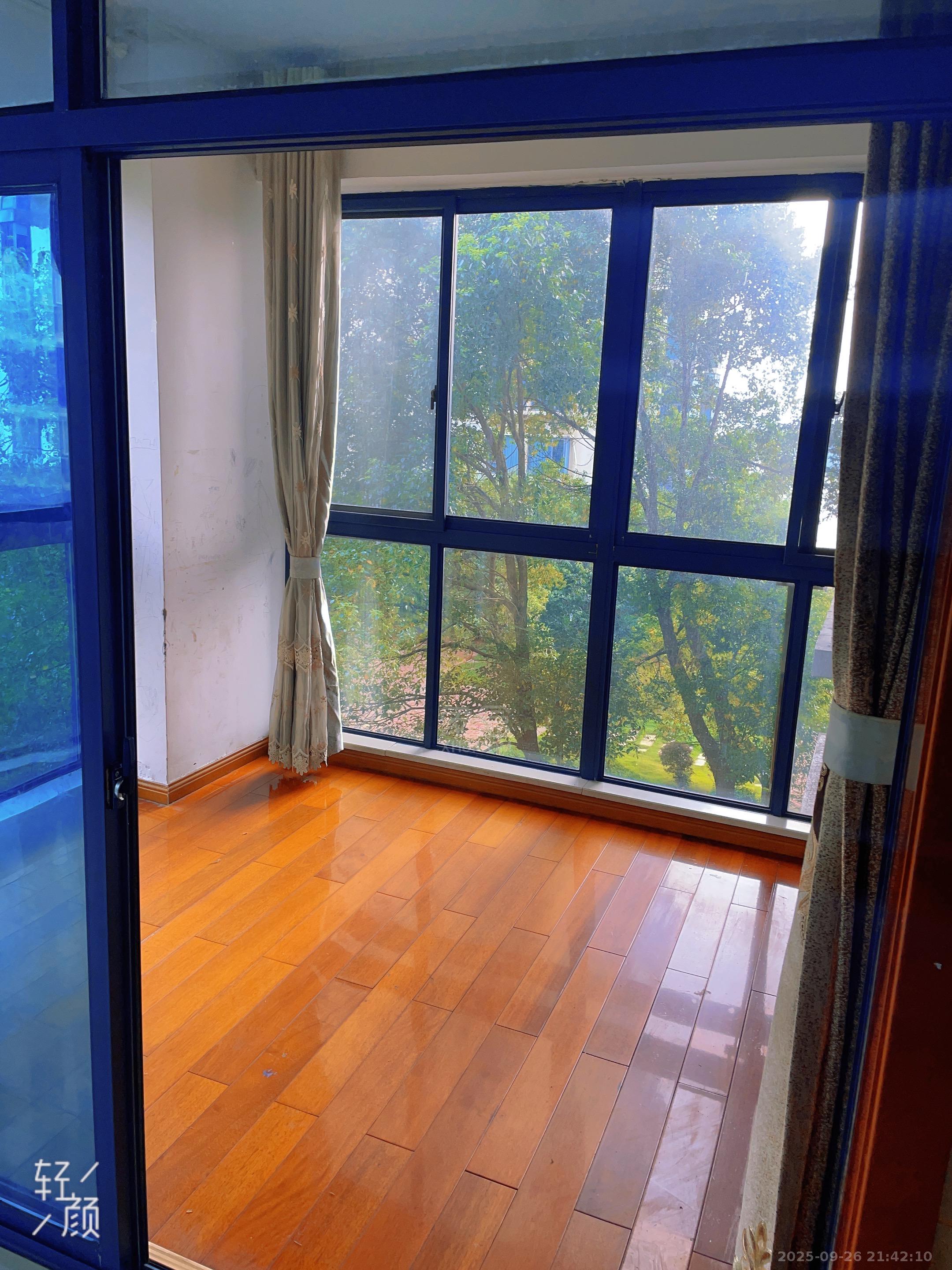 山水国际  4室2厅1卫    2500.0元/月室内图