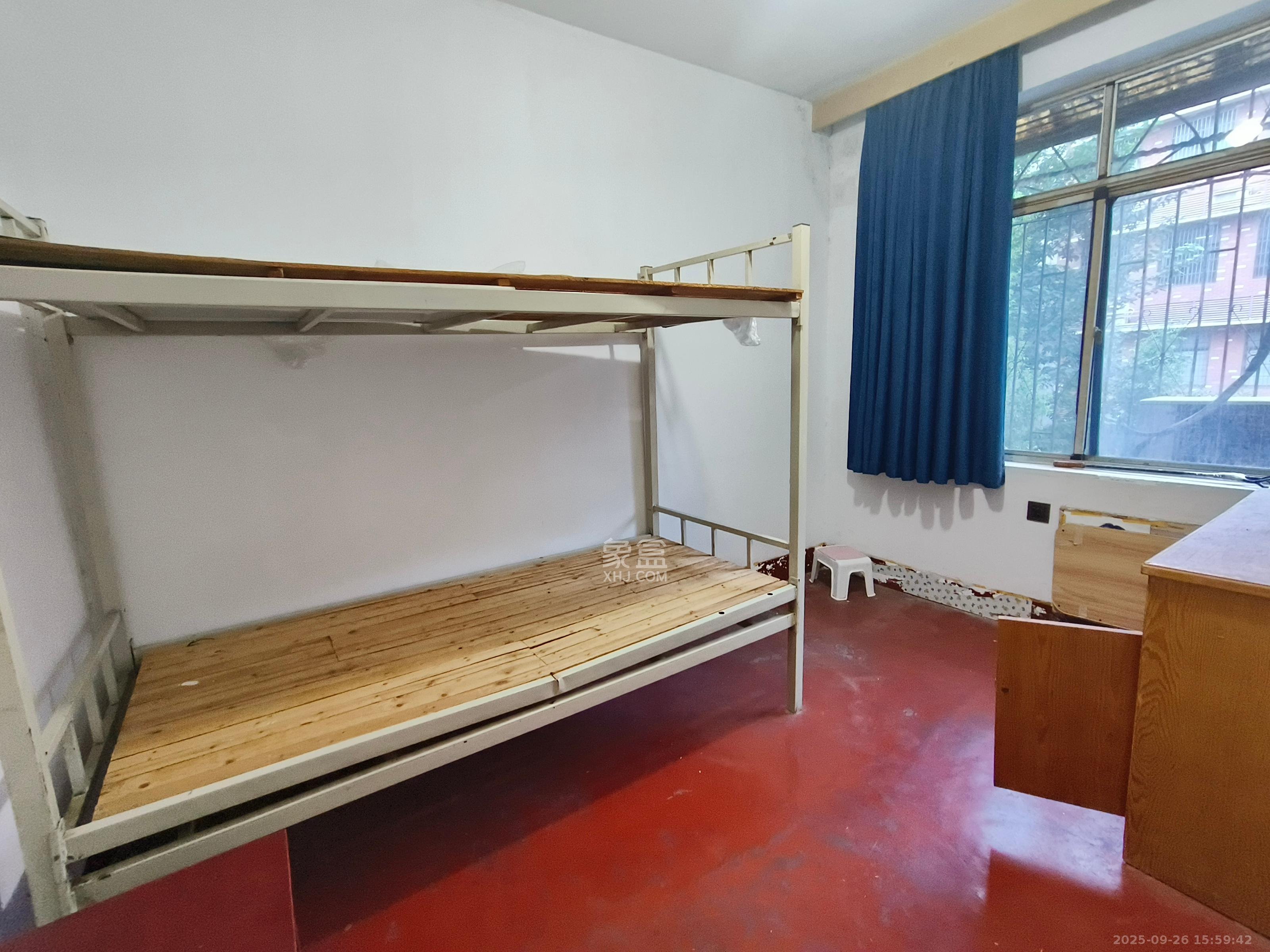 一步两搭桥  3室1厅1卫    1600.0元/月室内图