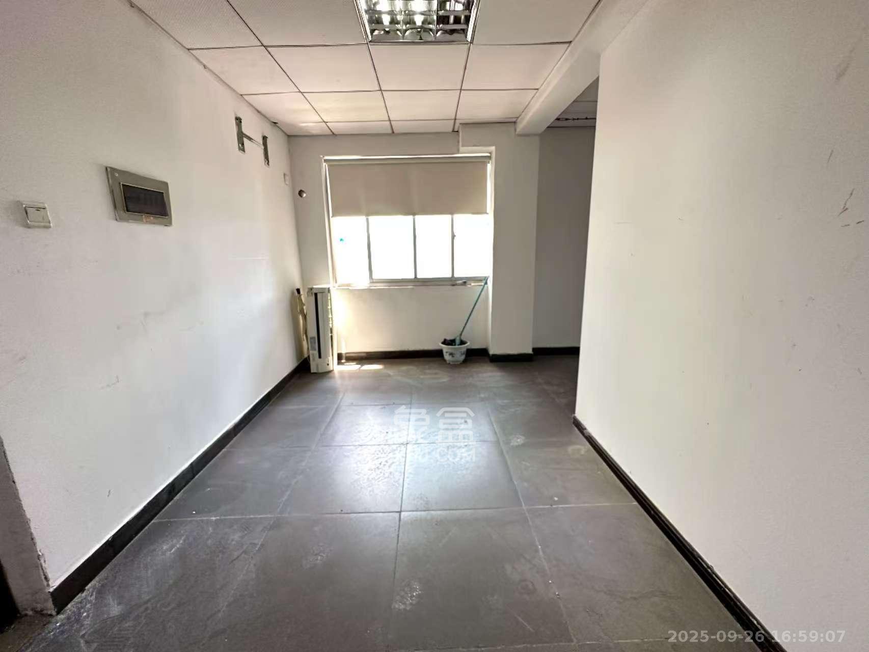 高桥现代商贸城  3室1厅1卫    4000.0元/月室内图