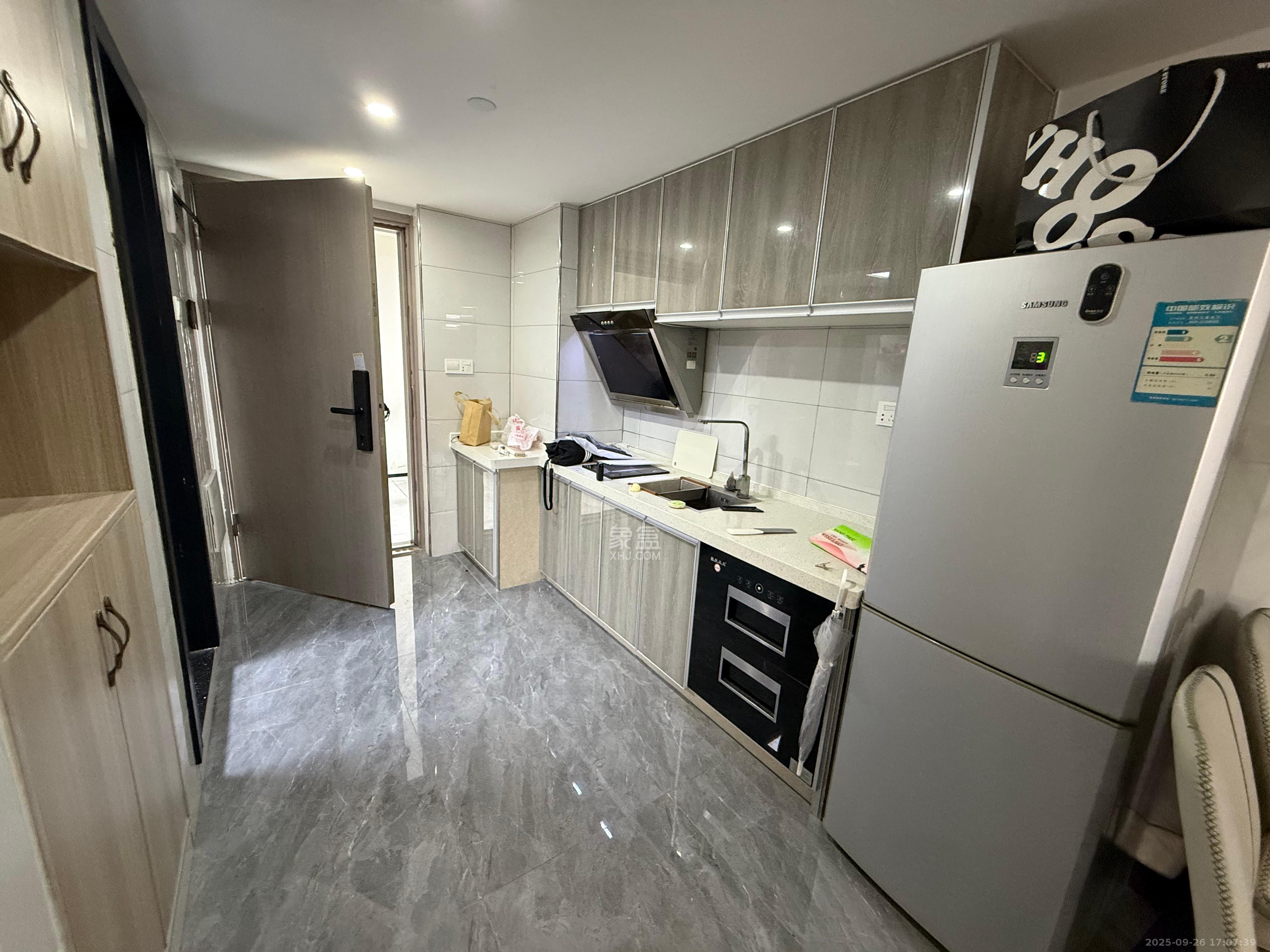 藏珑湖上公馆 1室1厅1卫 2400.0元/月 藏珑湖上公馆 1室1厅1卫 2400.0元/月室内图