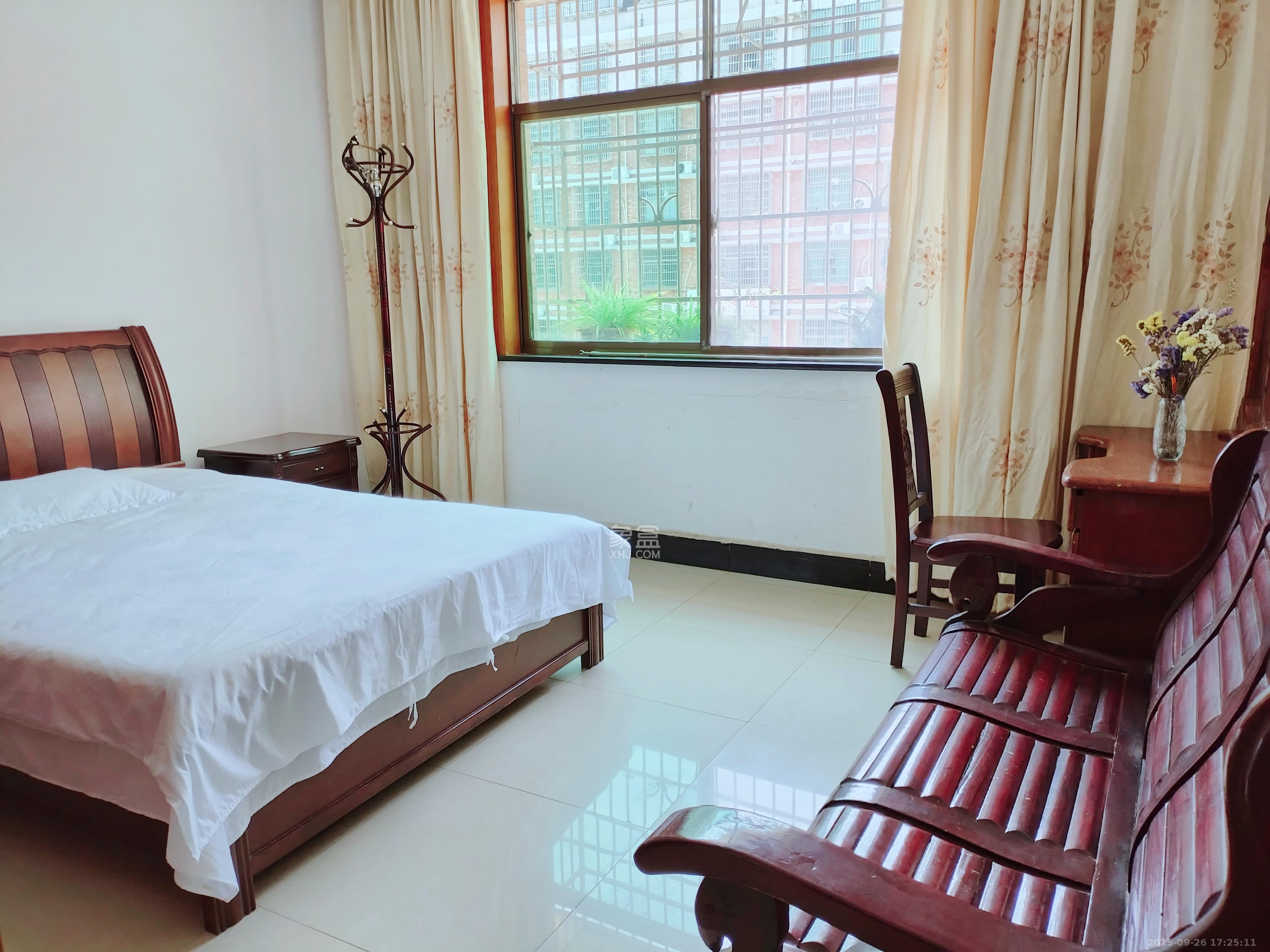 城东安置区(星城社区) 3室2厅1卫 1600.0元/月 城东安置区(星城社区) 3室2厅1卫 1600.0元/月室内图