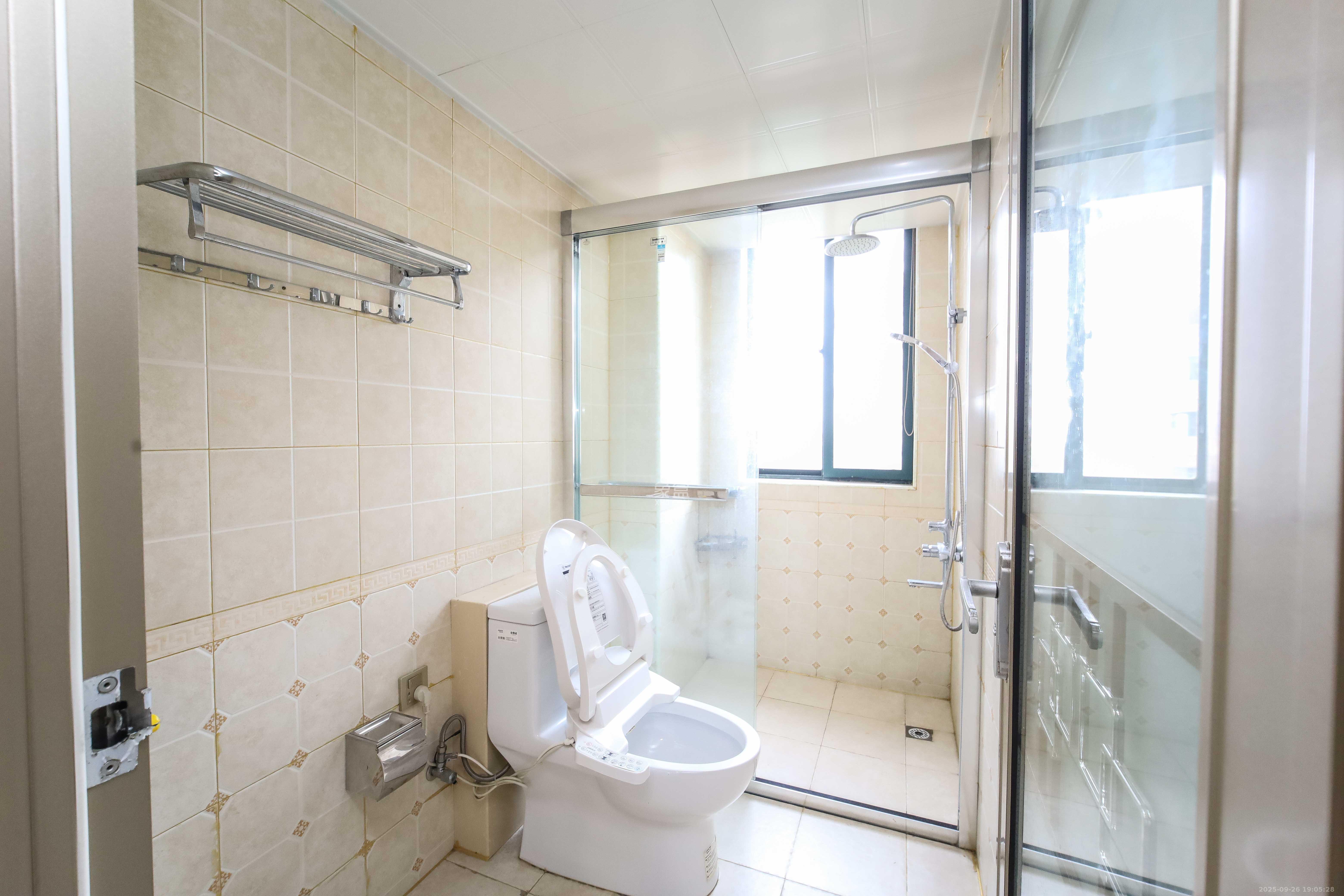 世嘉国际华城 3室2厅2卫 126.0万 世嘉国际华城 3室2厅2卫 126.0万卫生间