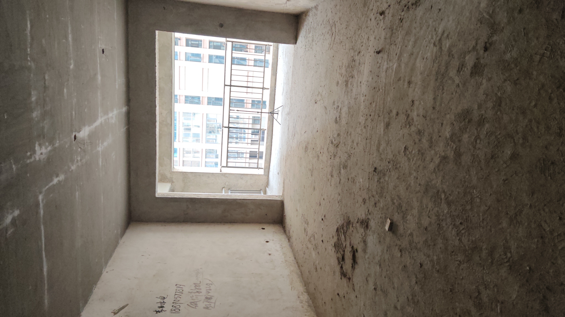 檀香山 4室2厅2卫 62.8万 檀香山 4室2厅2卫 62.8万客厅