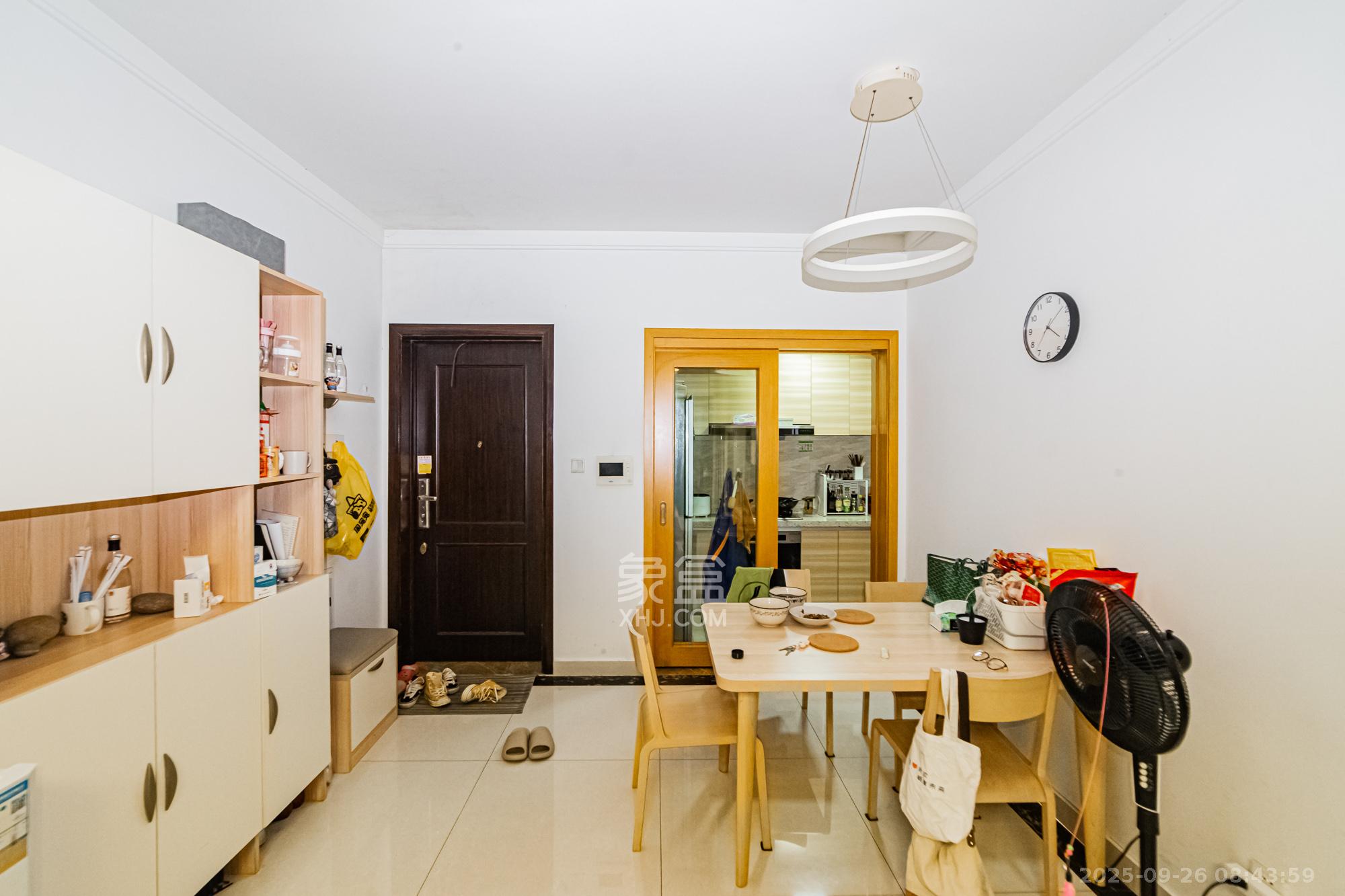 珠江郦城公园1号  2室2厅1卫    90.0万客厅