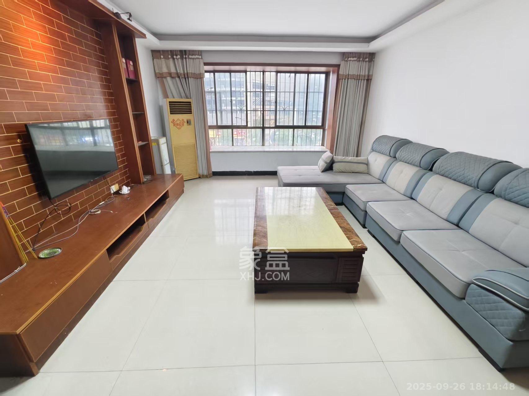 莲湖汽配城  3室2厅1卫    1800.0元/月室内图