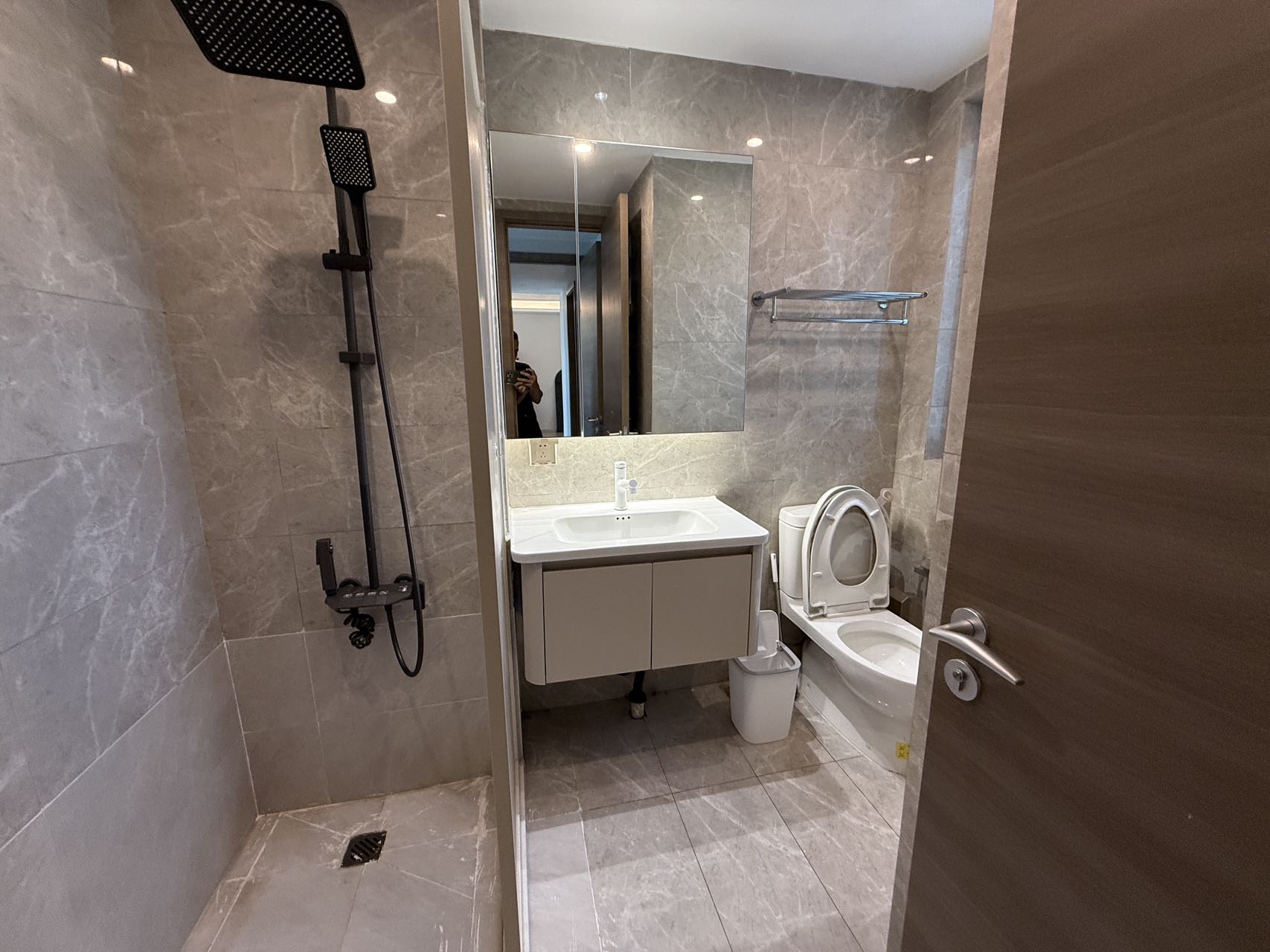 环球100宝龙城 3室2厅2卫 90.0万 环球100宝龙城 3室2厅2卫 90.0万客厅