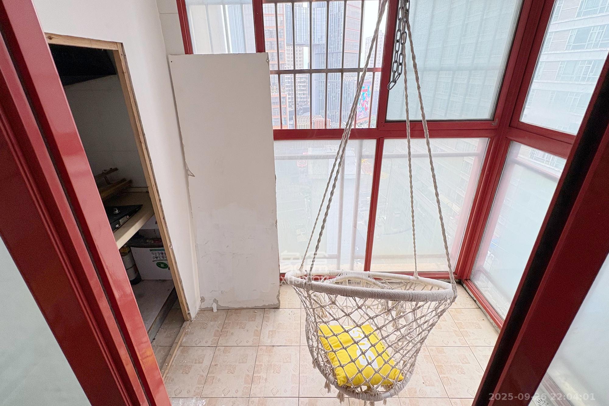 青和上座(上味舫大厦) 1室1厅1卫 32.0万 青和上座(上味舫大厦) 1室1厅1卫 32.0万阳台