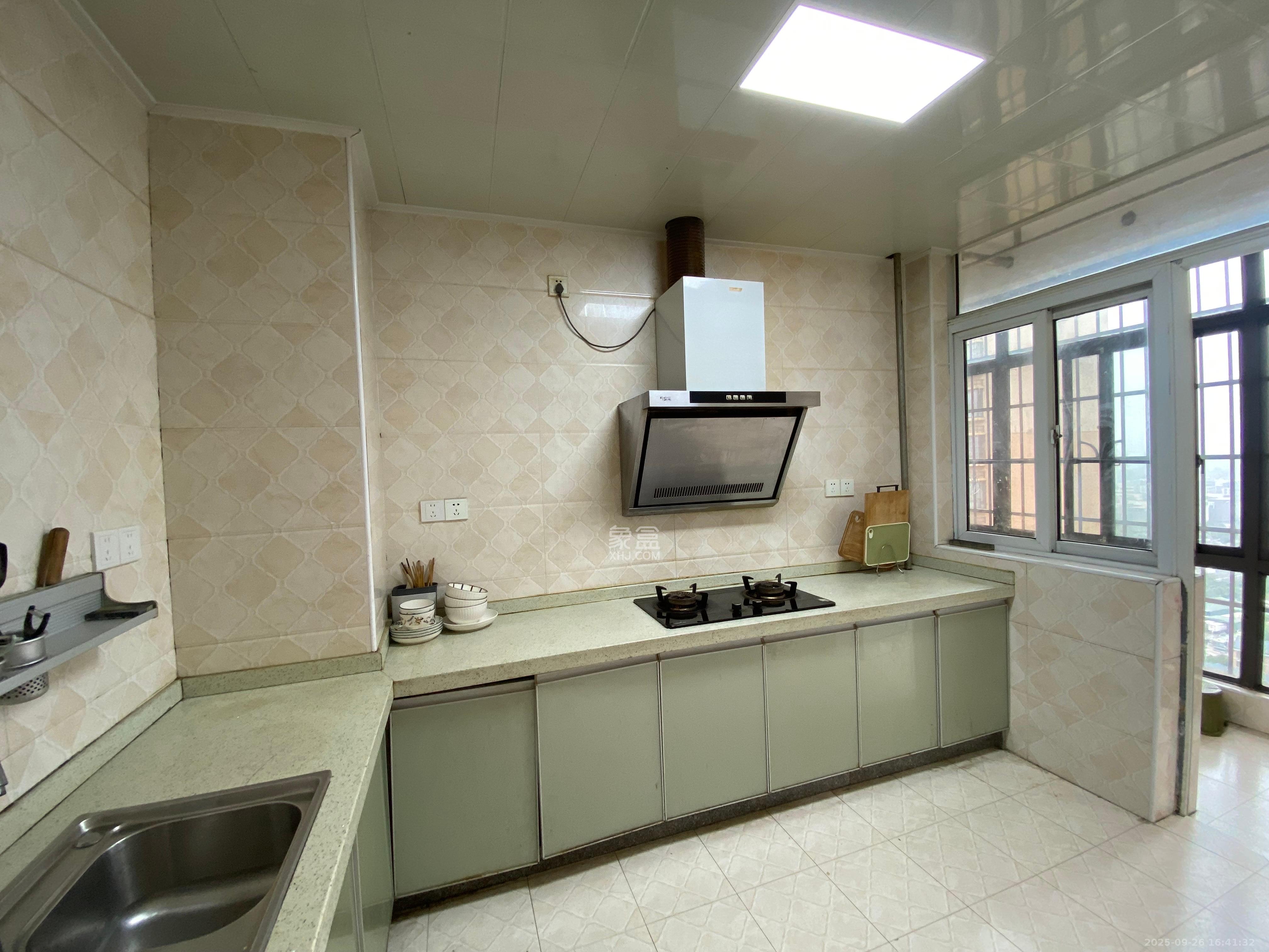 白田佳苑 3室2厅2卫 2000.0元/月 白田佳苑 3室2厅2卫 2000.0元/月室内图