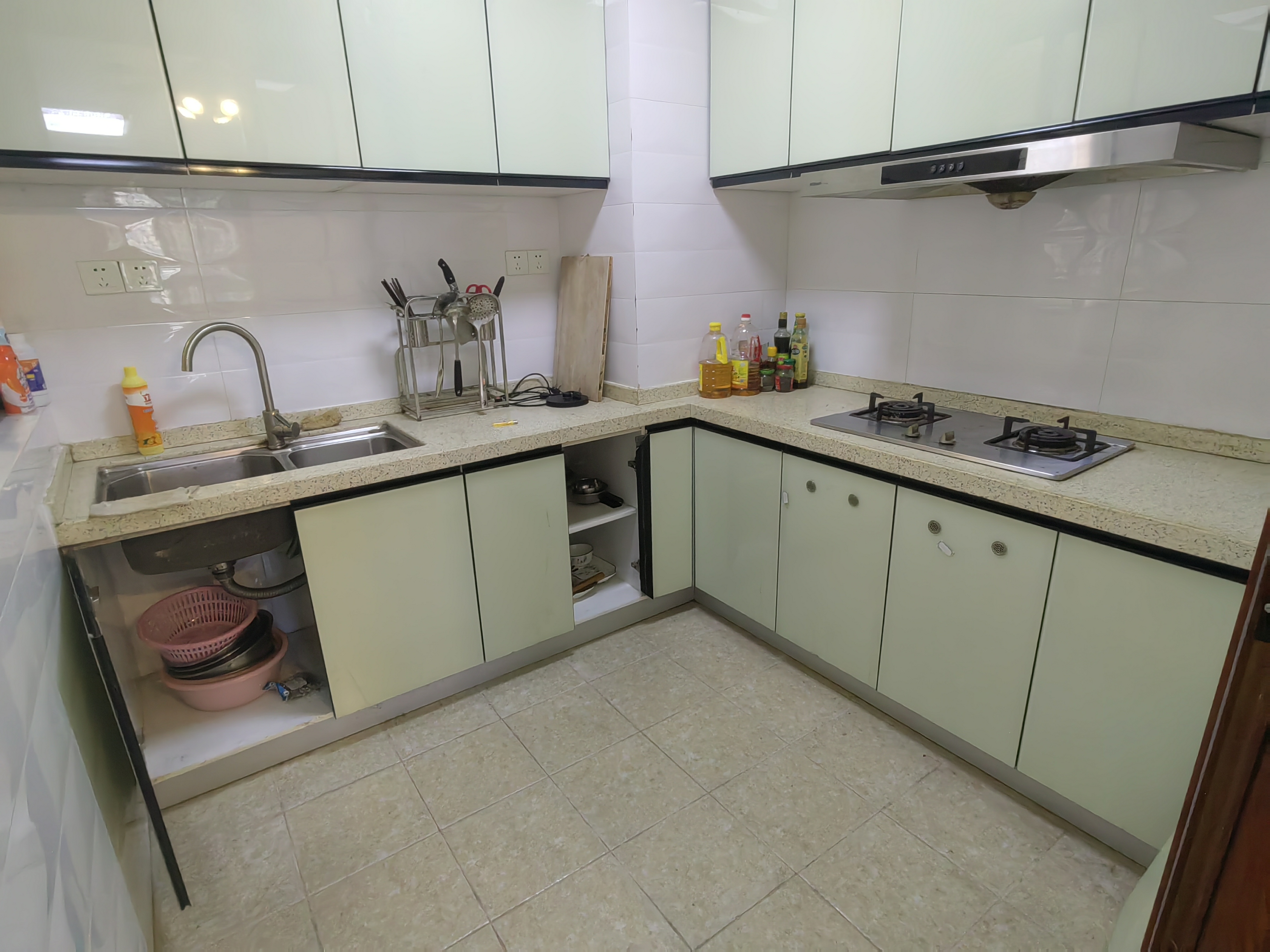 五源河公寓B区 3室2厅2卫 2200.0元/月 五源河公寓B区 3室2厅2卫 2200.0元/月室内图