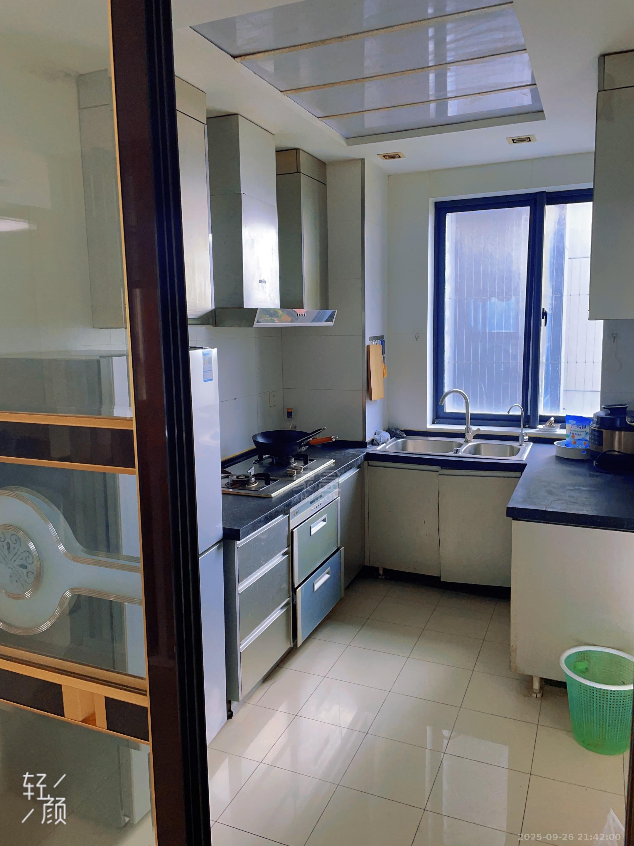 山水国际  4室2厅1卫    2500.0元/月室内图