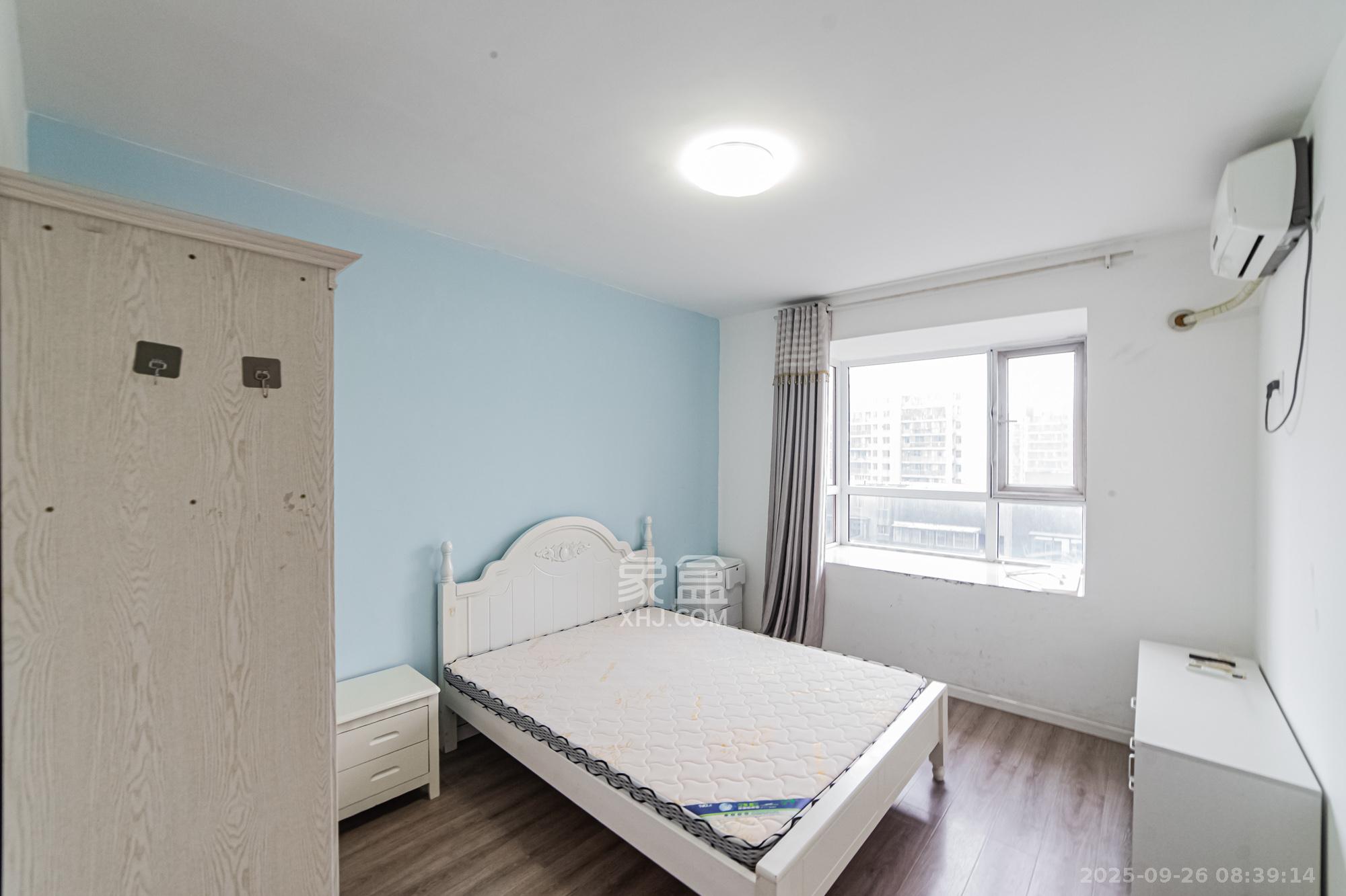 万国城(当代满庭春MOMA)一期 3室2厅2卫 92.0万 万国城(当代满庭春MOMA)一期 3室2厅2卫 92.0万卧室