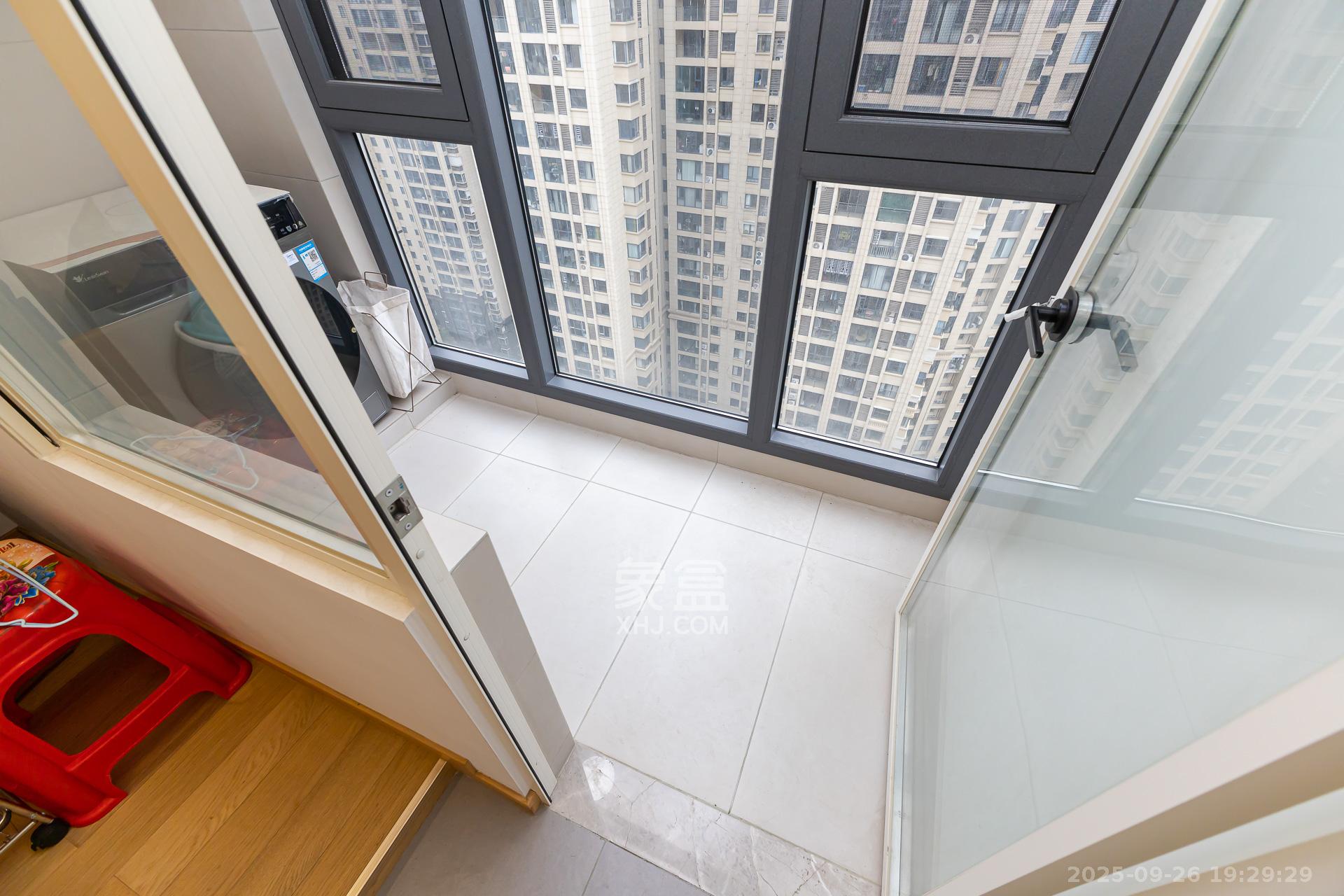 明发阅江悦府  4室2厅2卫    106.8万 明发阅江悦府  4室2厅2卫    106.8万阳台